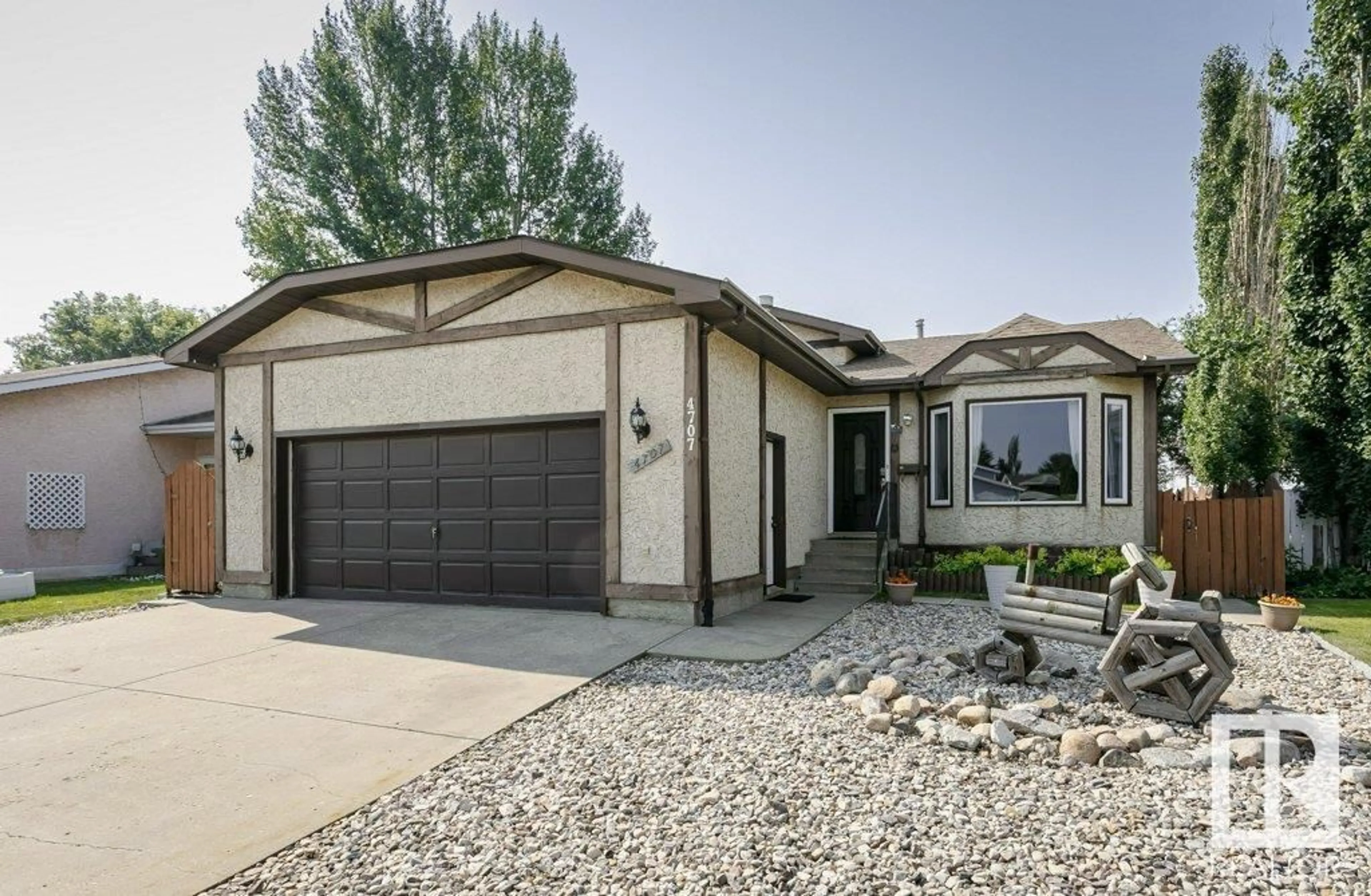 Home with vinyl exterior material, street for 4707 10 AV, Edmonton Alberta T6L4S2