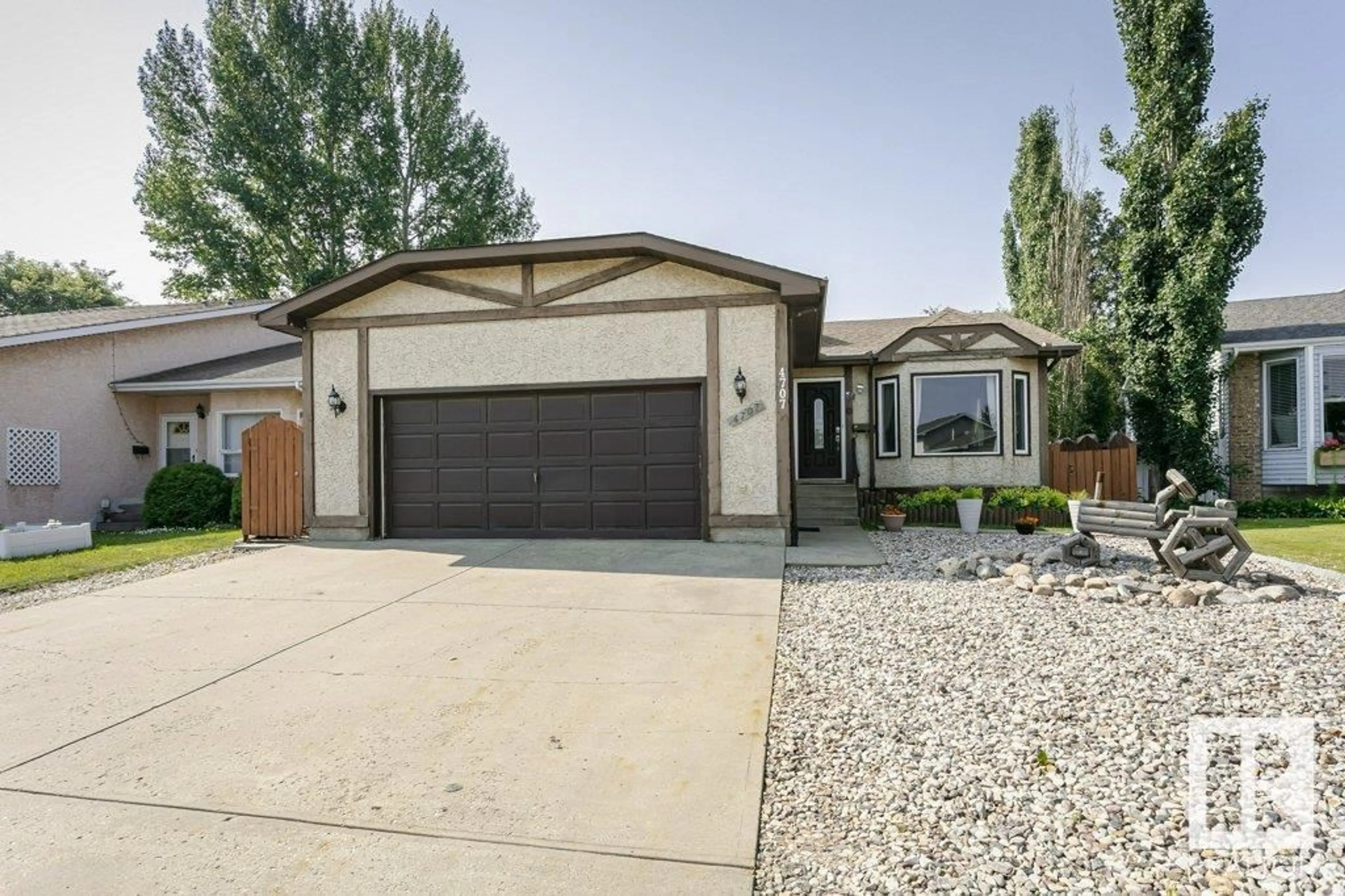 Home with vinyl exterior material, street for 4707 10 AV, Edmonton Alberta T6L4S2