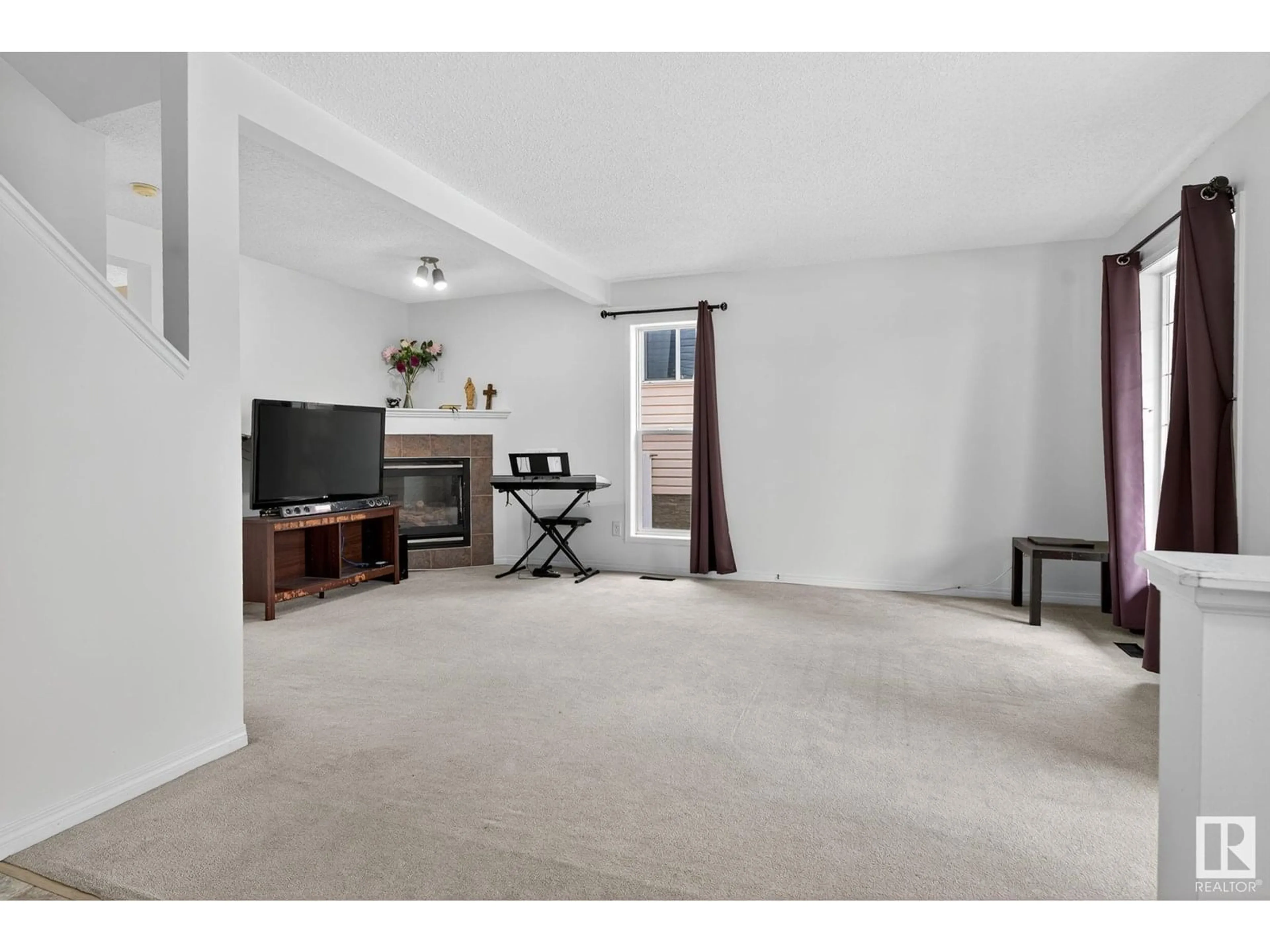 A pic of a room for NW - 1914 37 AVE, Edmonton Alberta T6T1S7