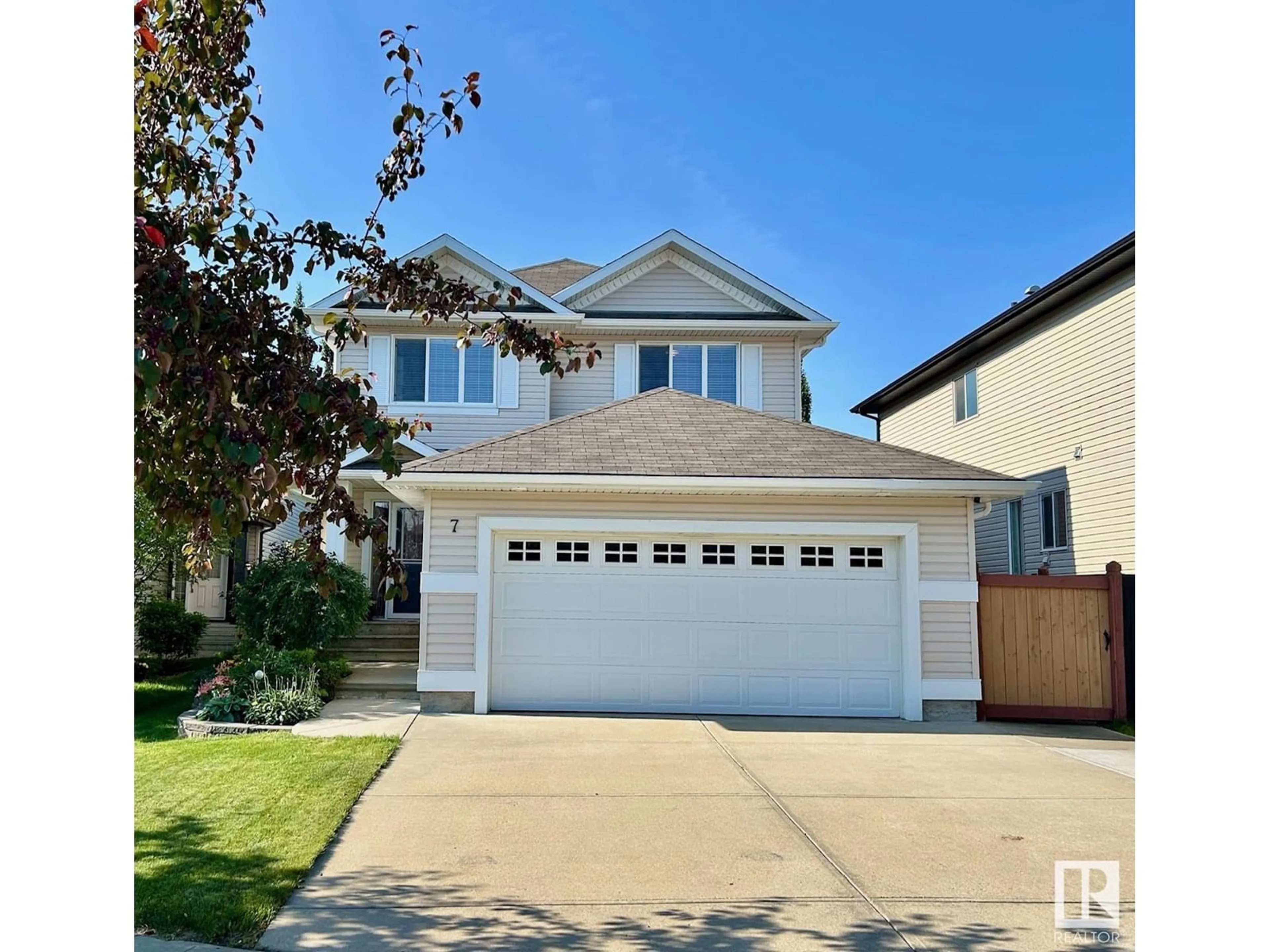 Home with vinyl exterior material, street for 7 BAIE MADELENE, Beaumont Alberta T4X0E8