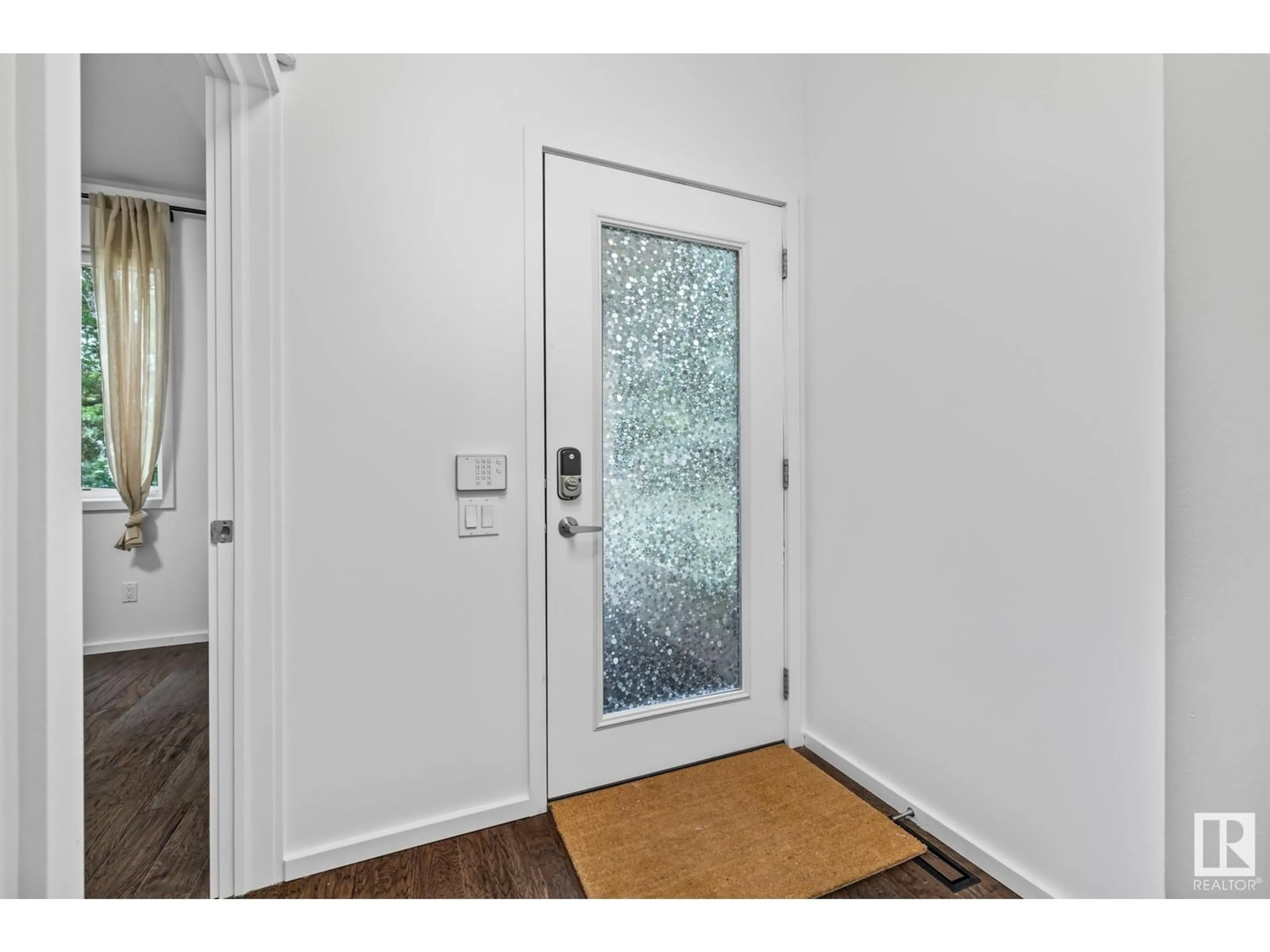 Indoor entryway for NW - 11402 66 ST, Edmonton Alberta T5B1H8