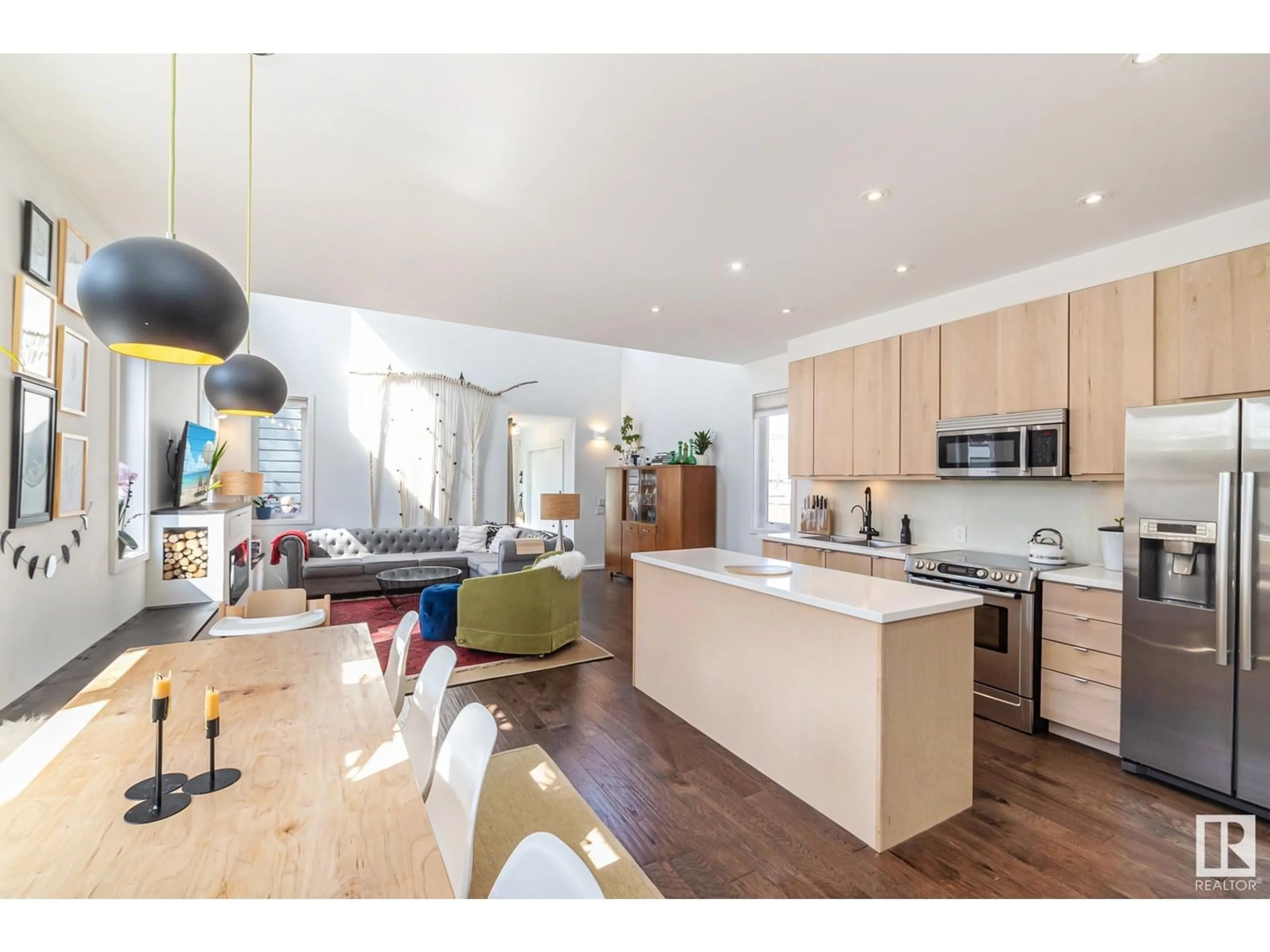 Open concept kitchen, wood/laminate floor for NW - 11402 66 ST, Edmonton Alberta T5B1H8