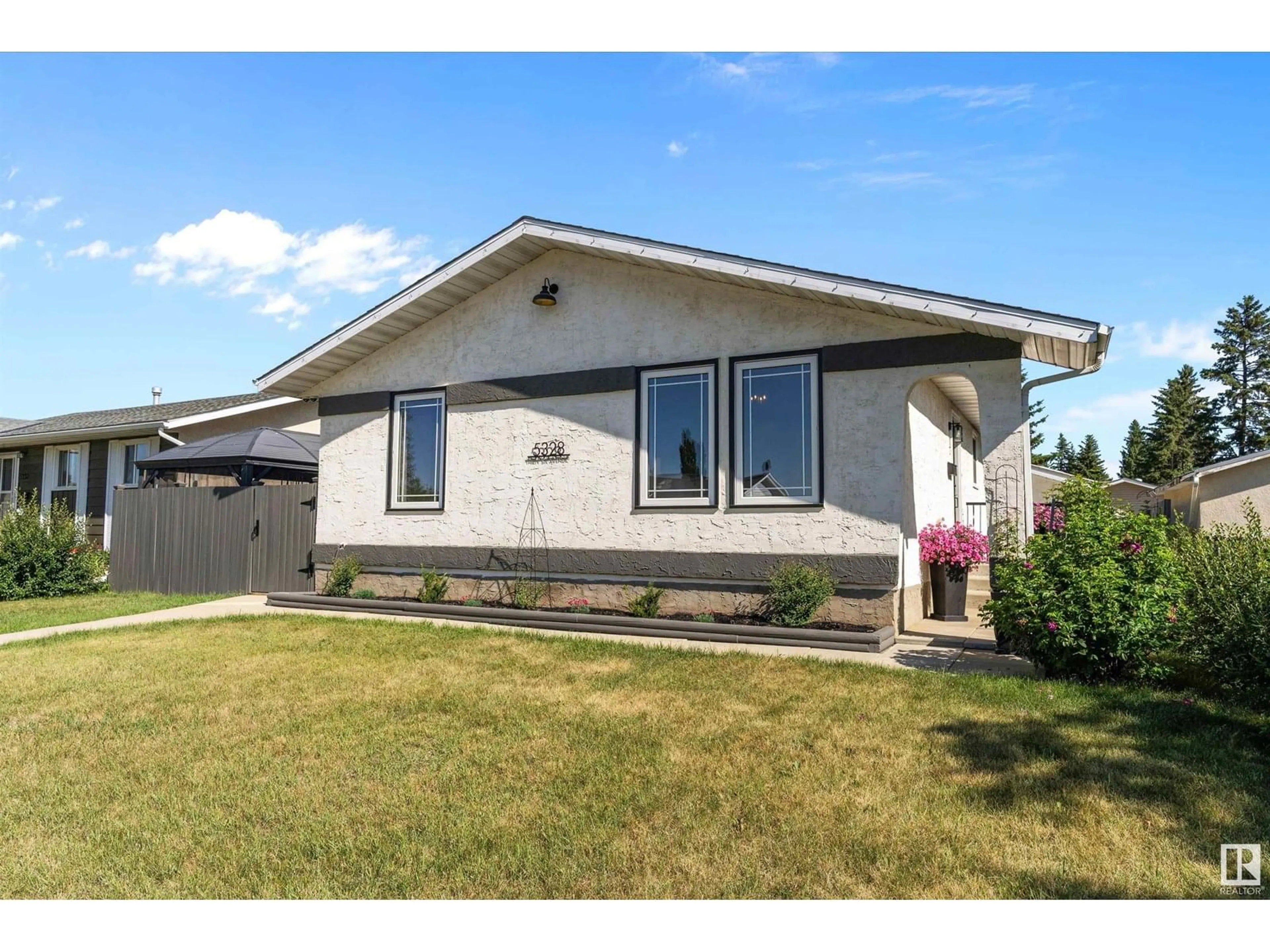 Home with vinyl exterior material, street for 5328 36 AV, Wetaskiwin Alberta T9A2L9