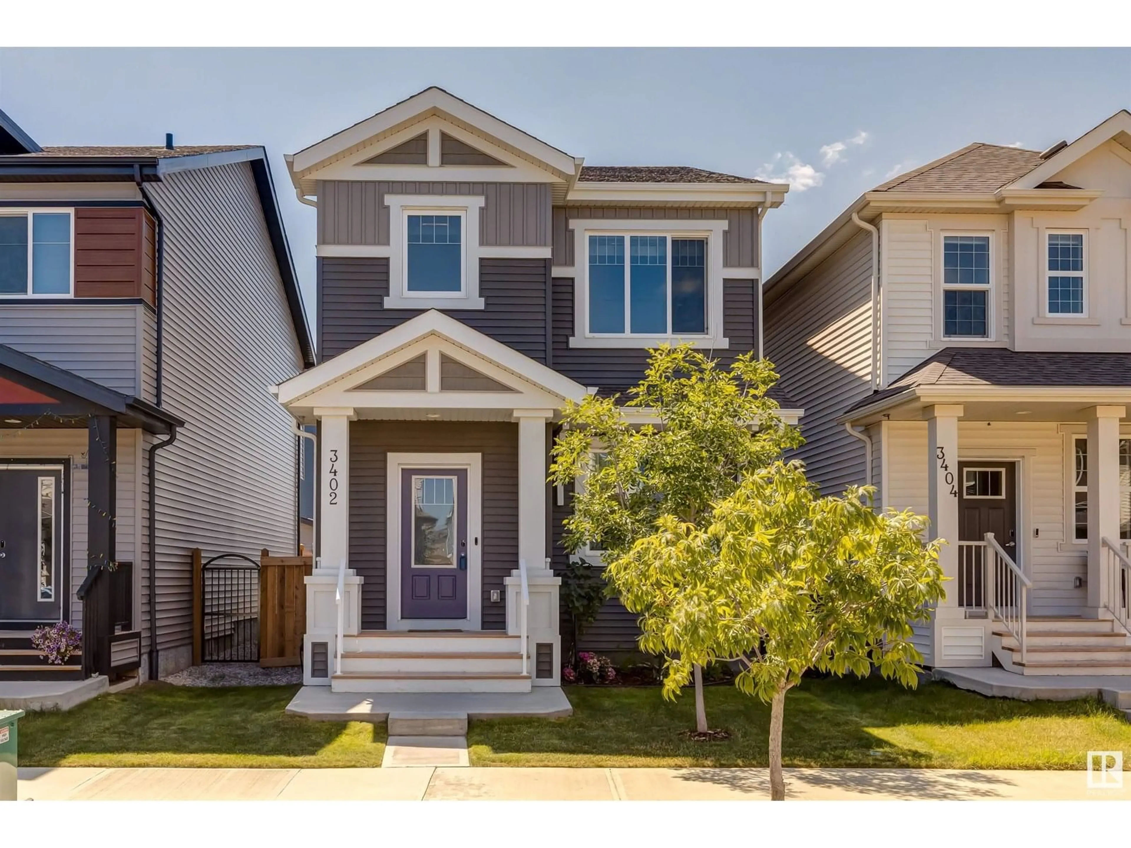 Home with vinyl exterior material, street for NW - 3402 ERLANGER BN, Edmonton Alberta T6M1J6