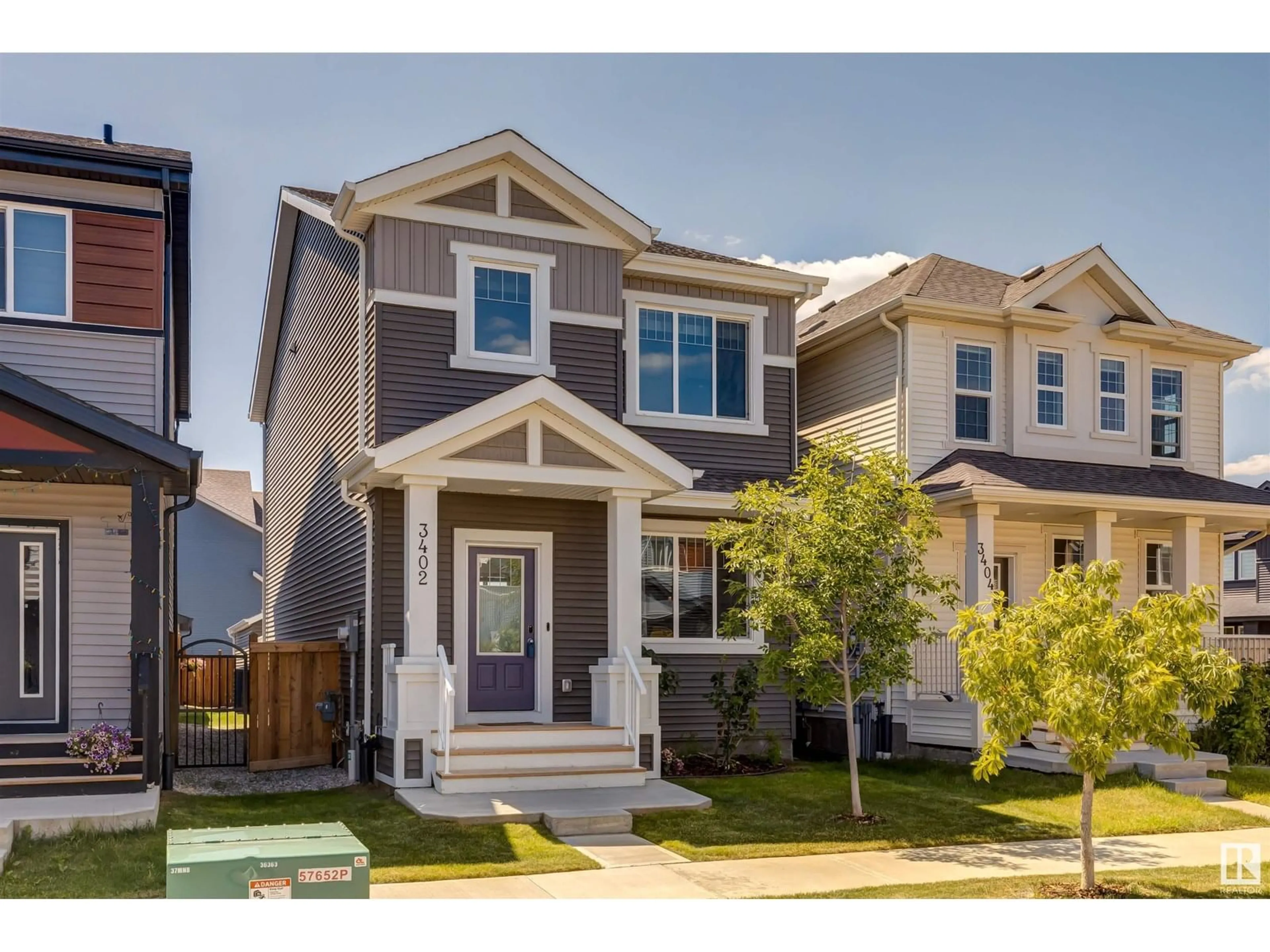 Home with vinyl exterior material, street for NW - 3402 ERLANGER BN, Edmonton Alberta T6M1J6