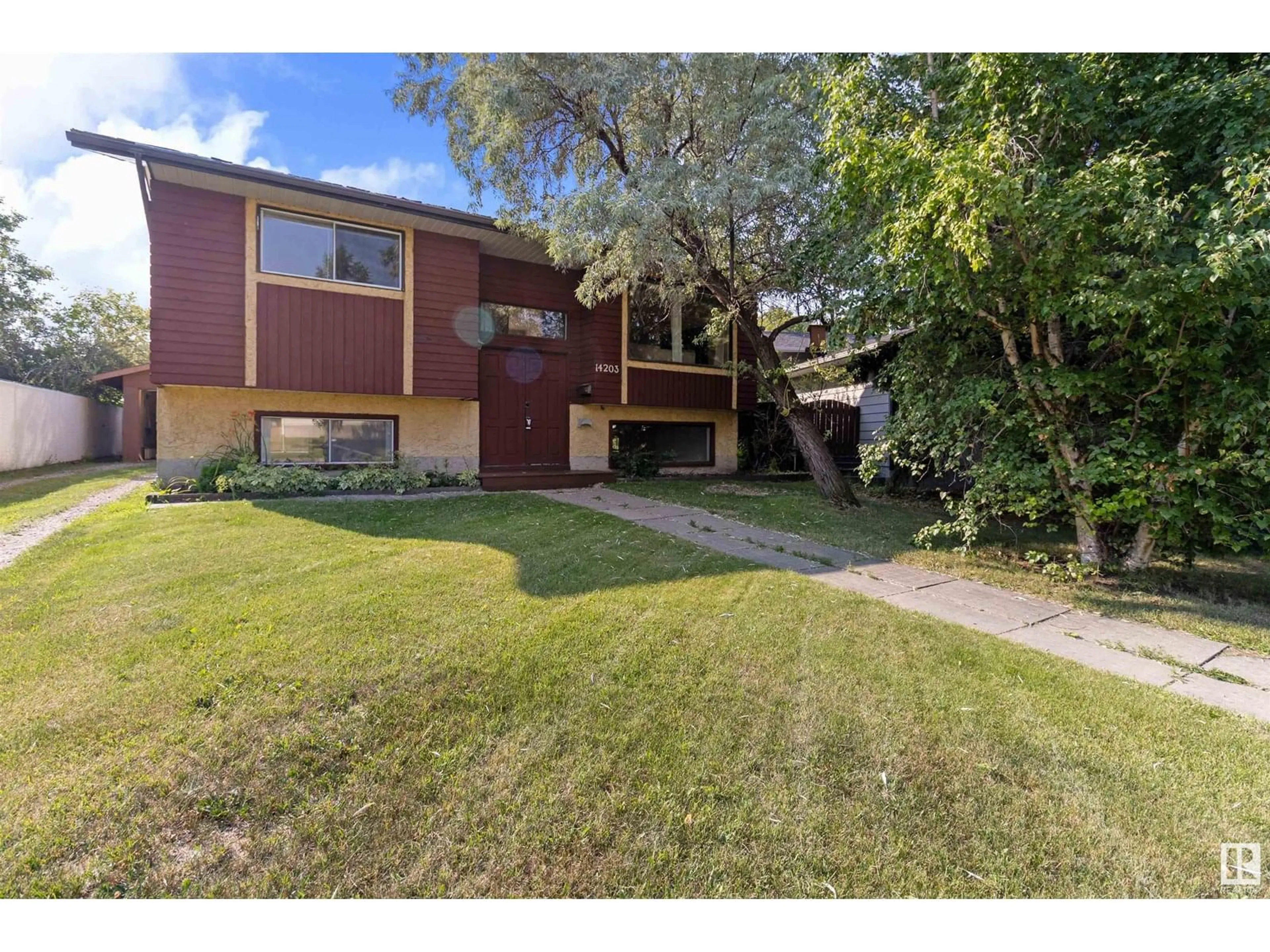 A pic from outside/outdoor area/front of a property/back of a property/a pic from drone, street for NW - 14203 22 ST, Edmonton Alberta T5Y1E4