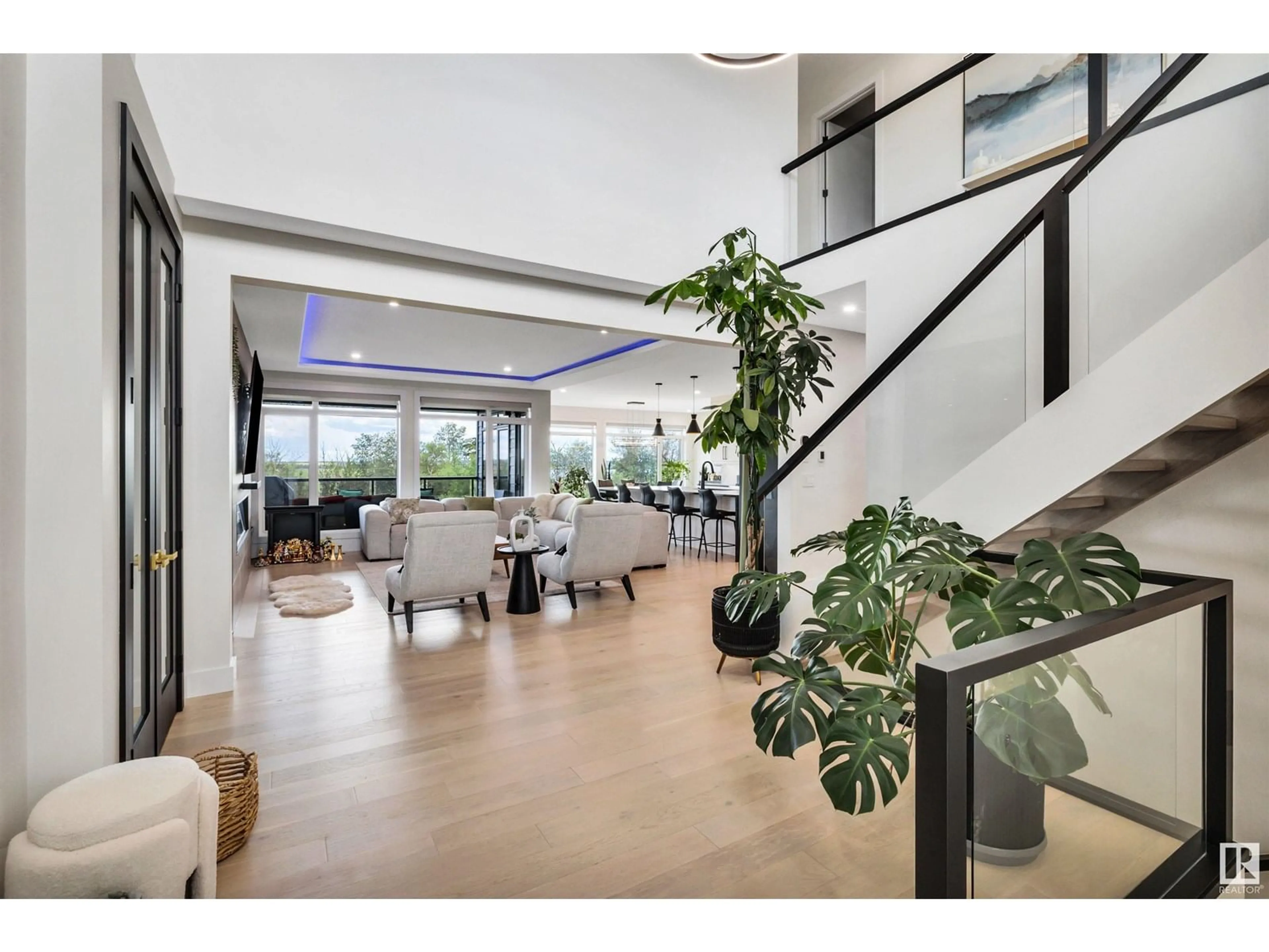 Indoor foyer for 1293 PEREGRINE TC, Edmonton Alberta T5S0M4