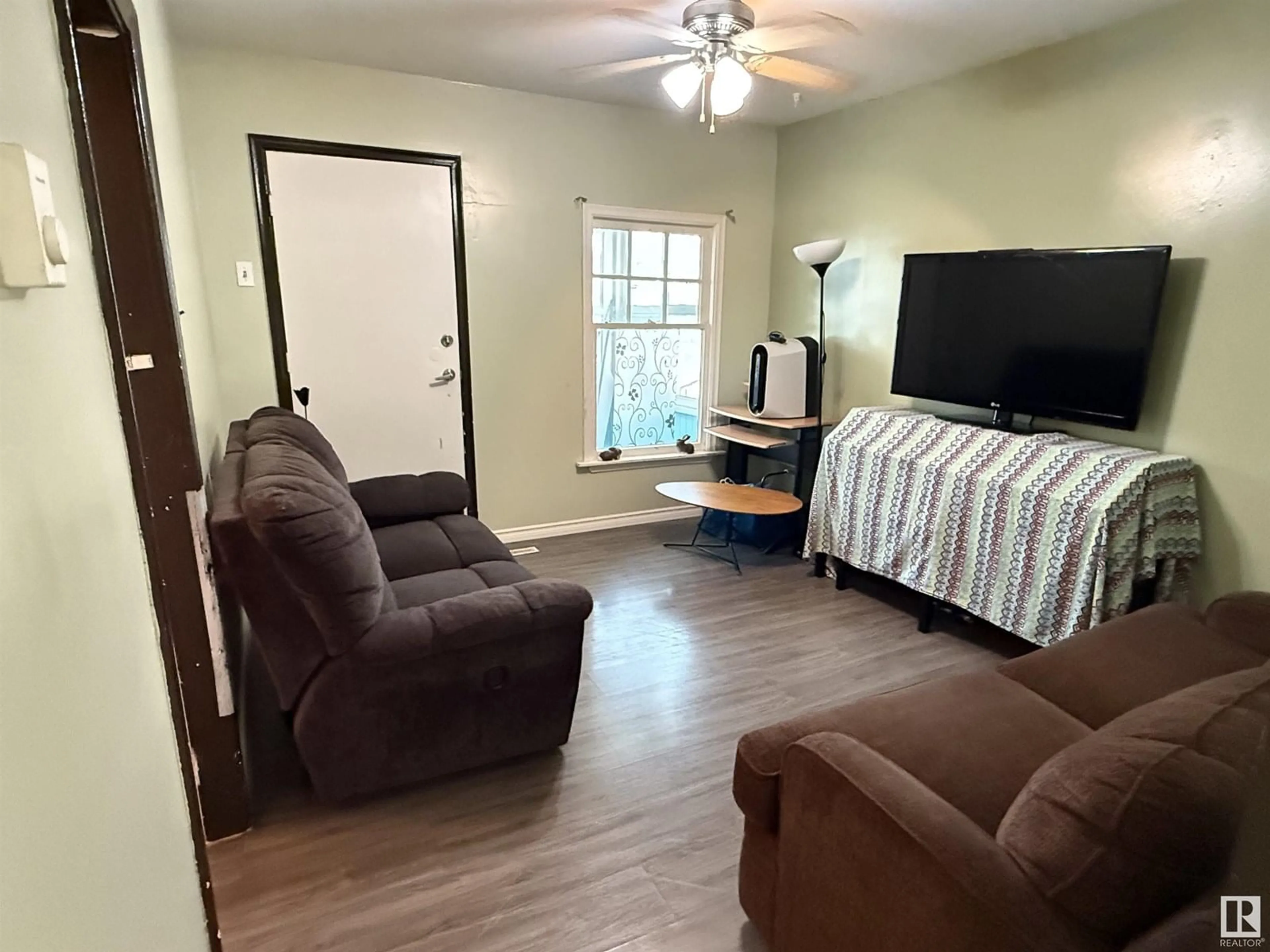 A pic of a room for 12027 93 ST, Edmonton Alberta T5G1E7