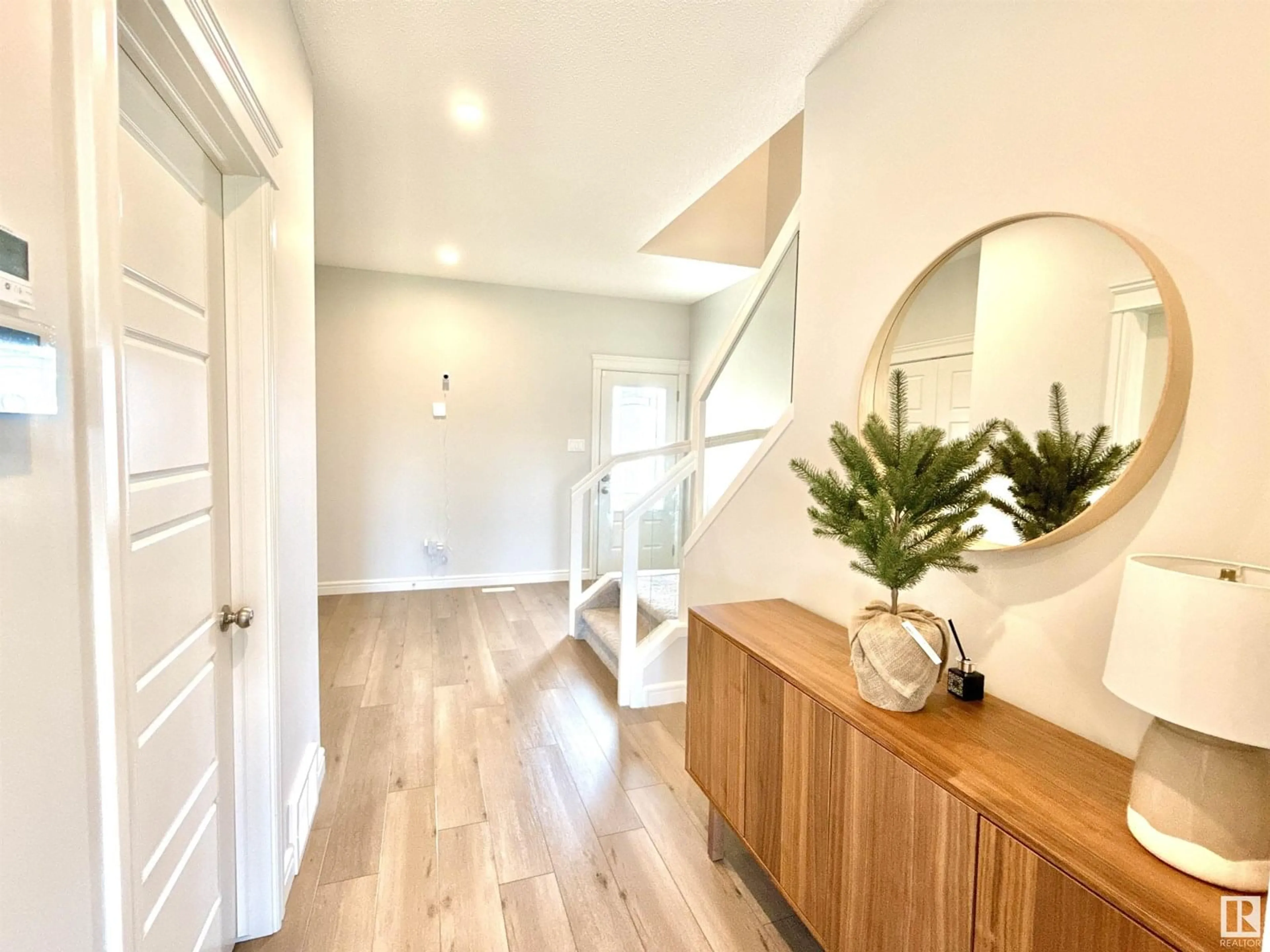 Indoor entryway for 17520 49 ST, Edmonton Alberta T5Y4C6