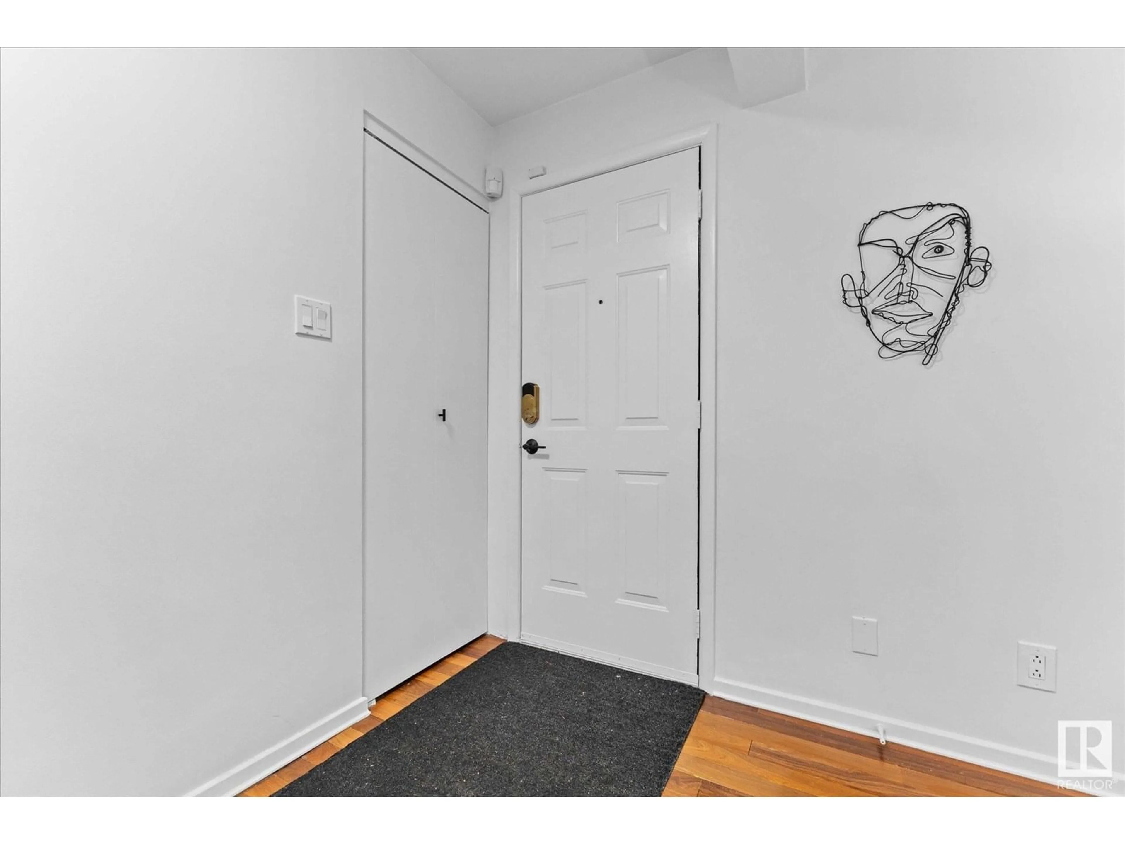 Indoor entryway for NW - 10112 81 ST, Edmonton Alberta T6A3K5