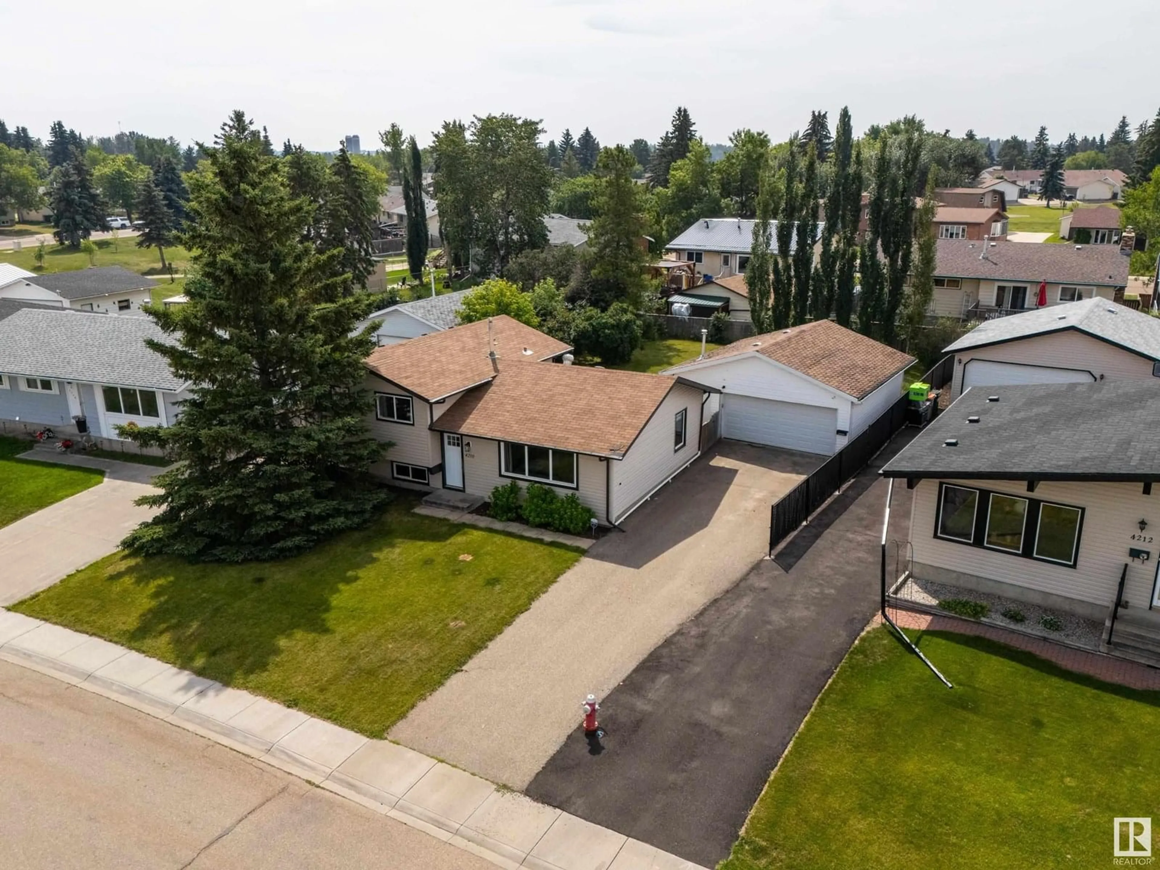 A pic from outside/outdoor area/front of a property/back of a property/a pic from drone, street for 4210 53 AV, Stony Plain Alberta T7Z1G5