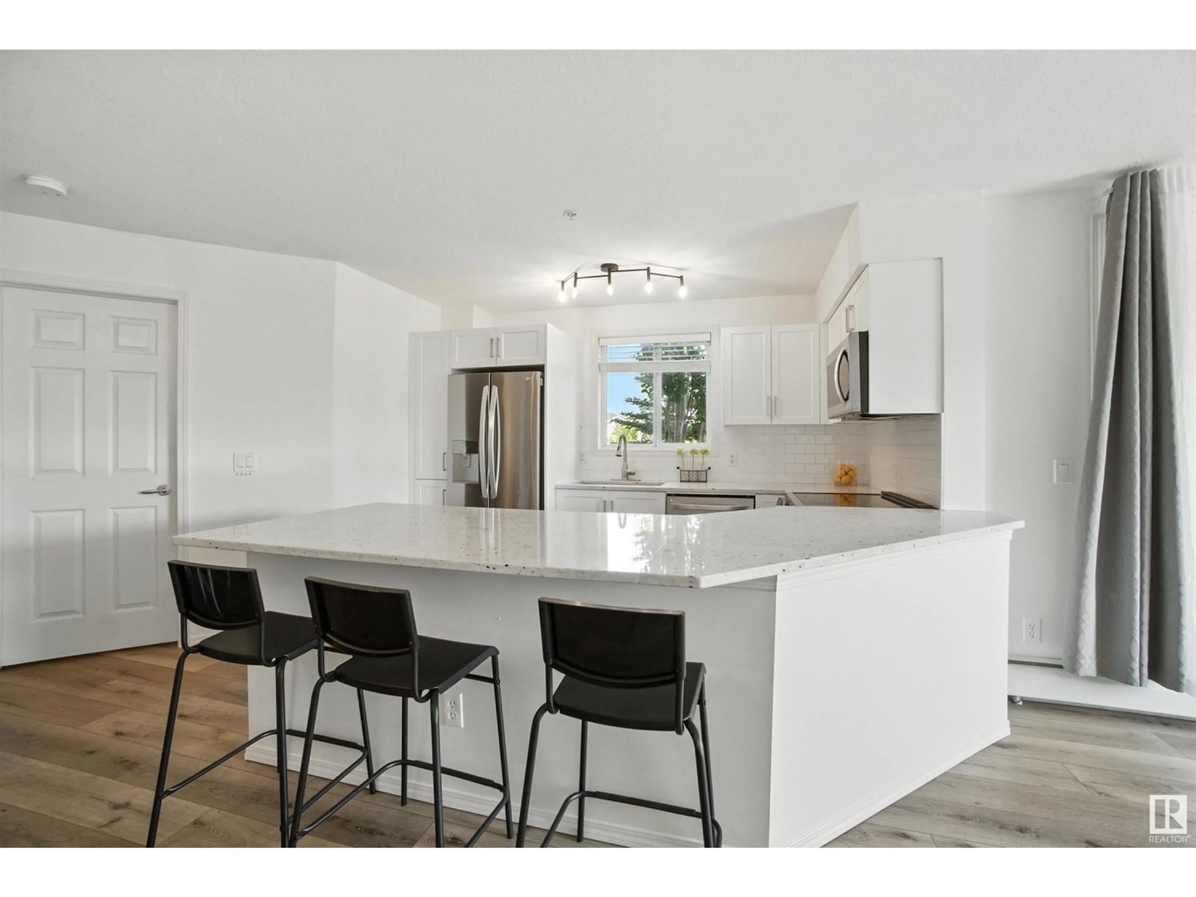 Open concept kitchen, ceramic/tile floor for 301 SUMMERWOOD BV, Sherwood Park Alberta T8H0C2