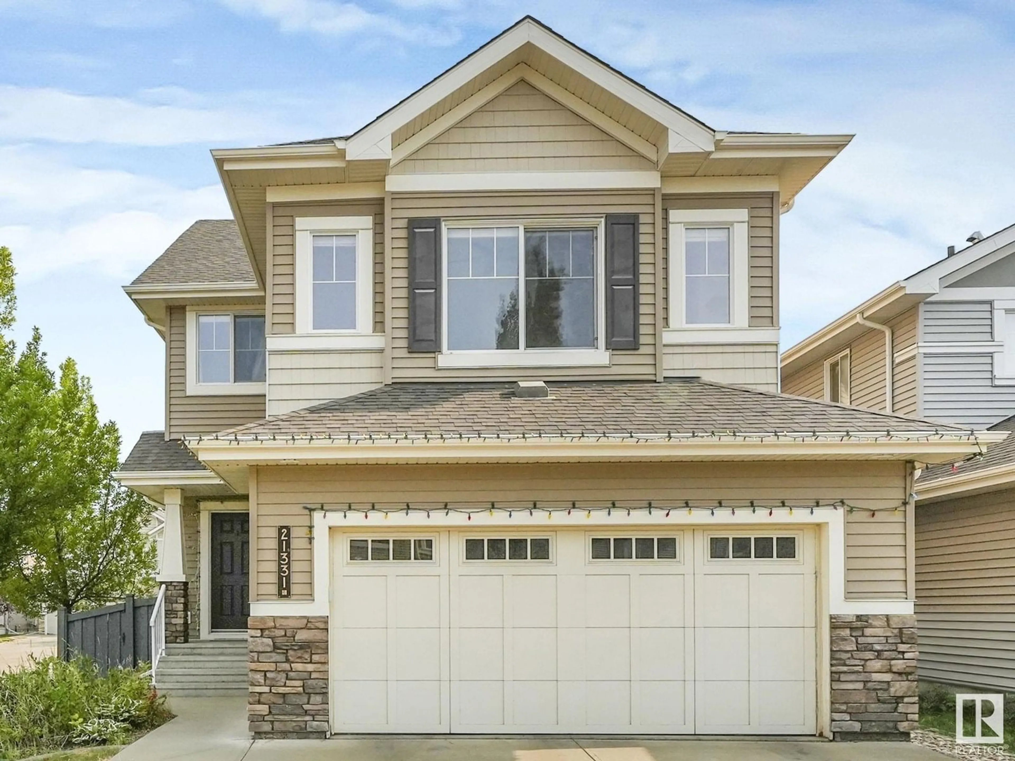 Home with vinyl exterior material, street for 21331 51 AV, Edmonton Alberta T6M0K7