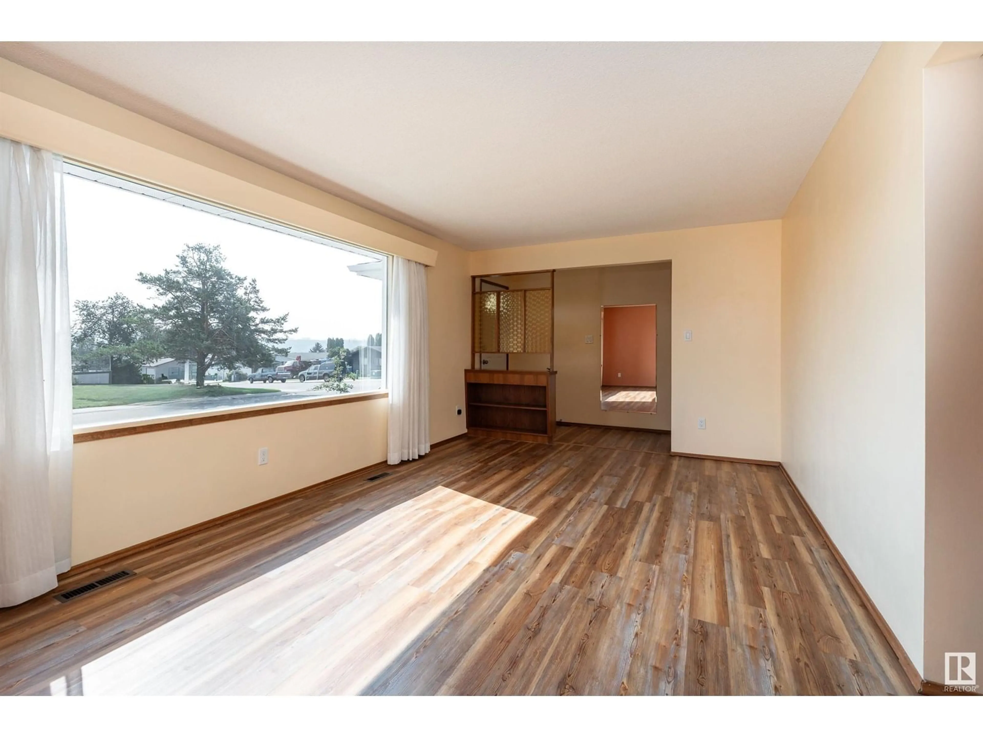 A pic of a room for 10404 34 ST, Edmonton Alberta T5W1X9