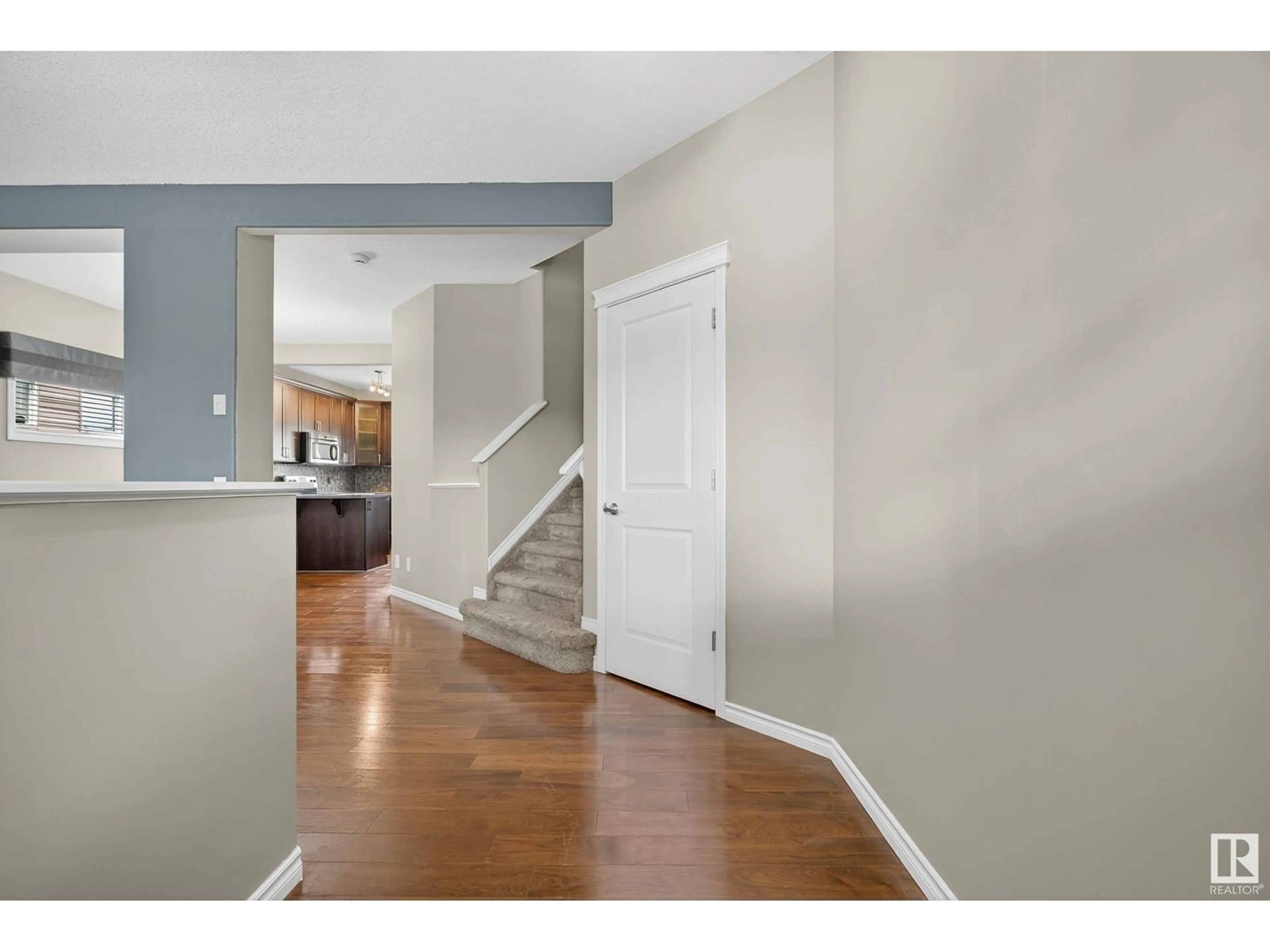 Indoor entryway for 857 CHAPPELLE LI, Edmonton Alberta T6W2N4