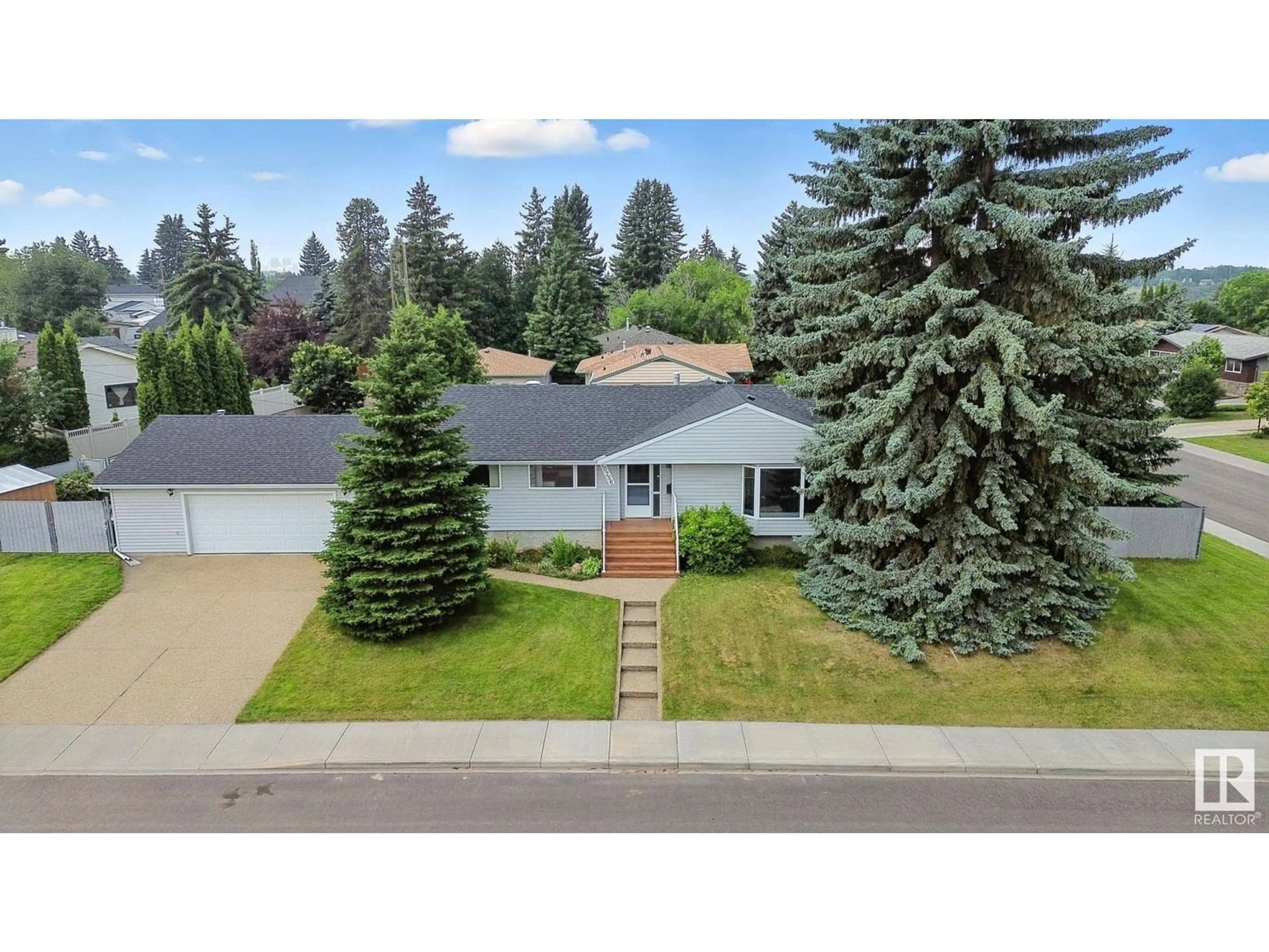 A pic from outside/outdoor area/front of a property/back of a property/a pic from drone, street for NW - 10756 65 ST, Edmonton Alberta T6A2P4