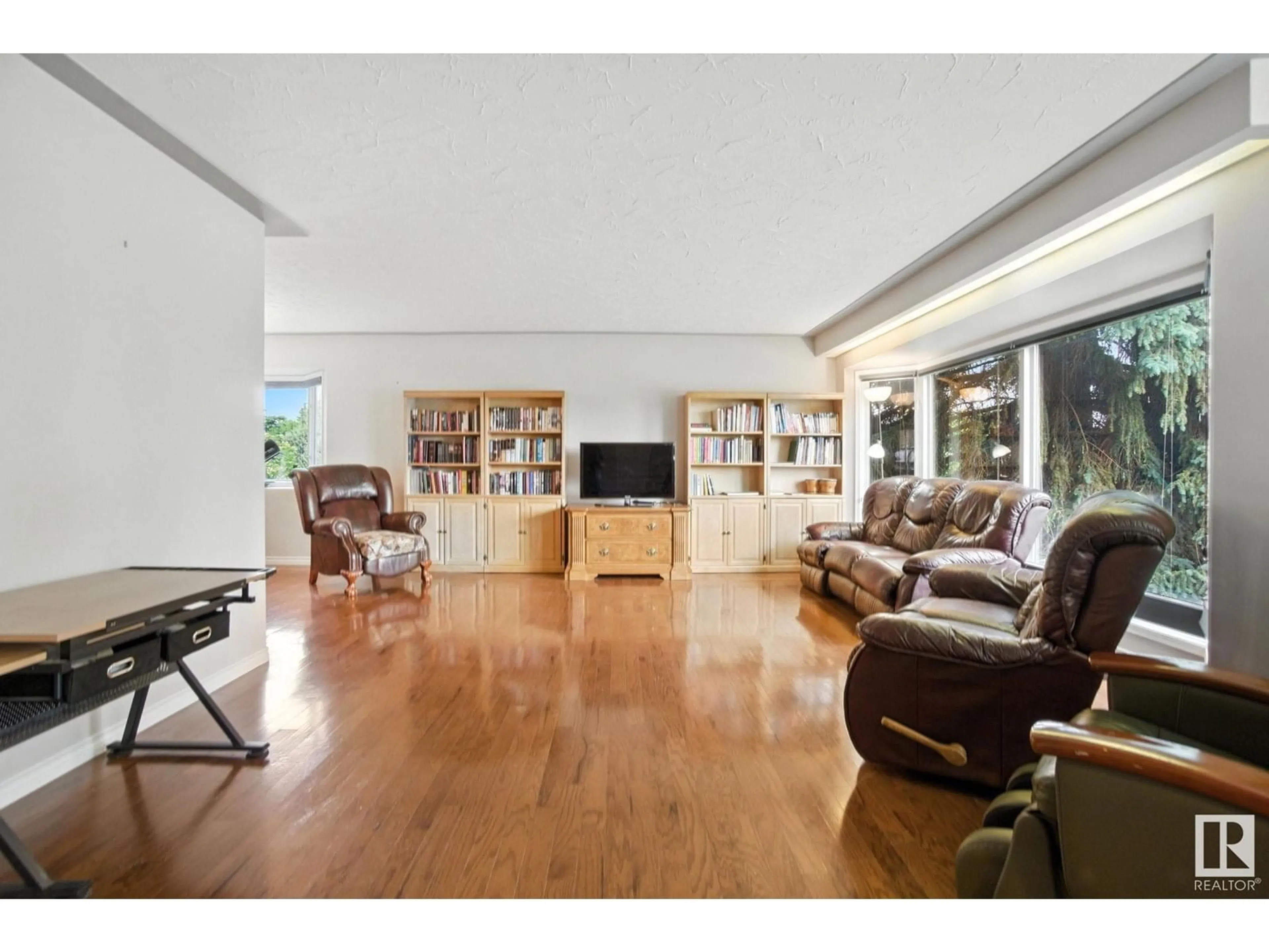 Living room with furniture, wood/laminate floor for NW - 10756 65 ST, Edmonton Alberta T6A2P4