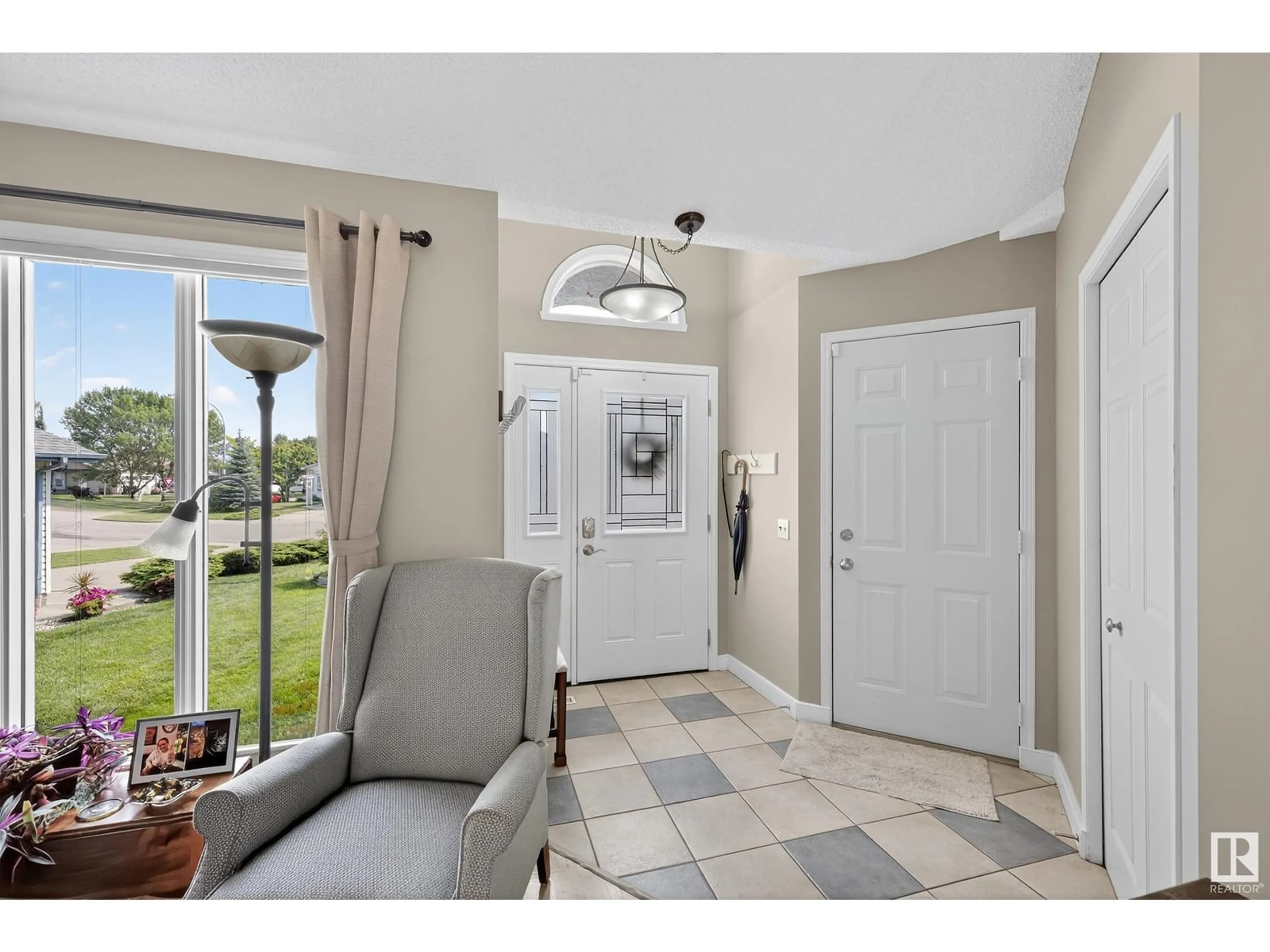 Indoor entryway for 65 DAWSON DRIVE, Sherwood Park Alberta T8H1T7