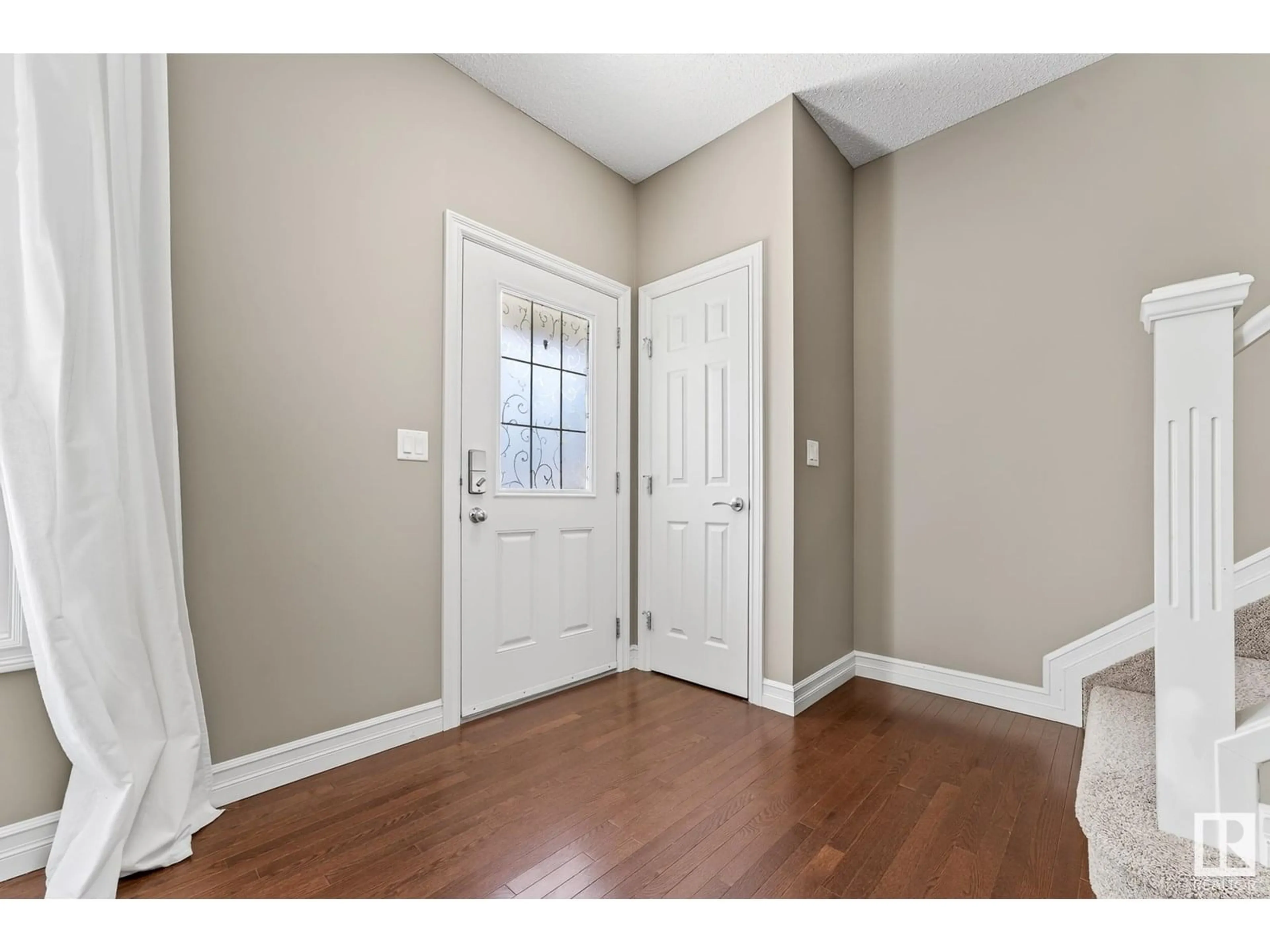 Indoor entryway for #14 - 2003 RABBIT HILL RD, Edmonton Alberta T6R0R7