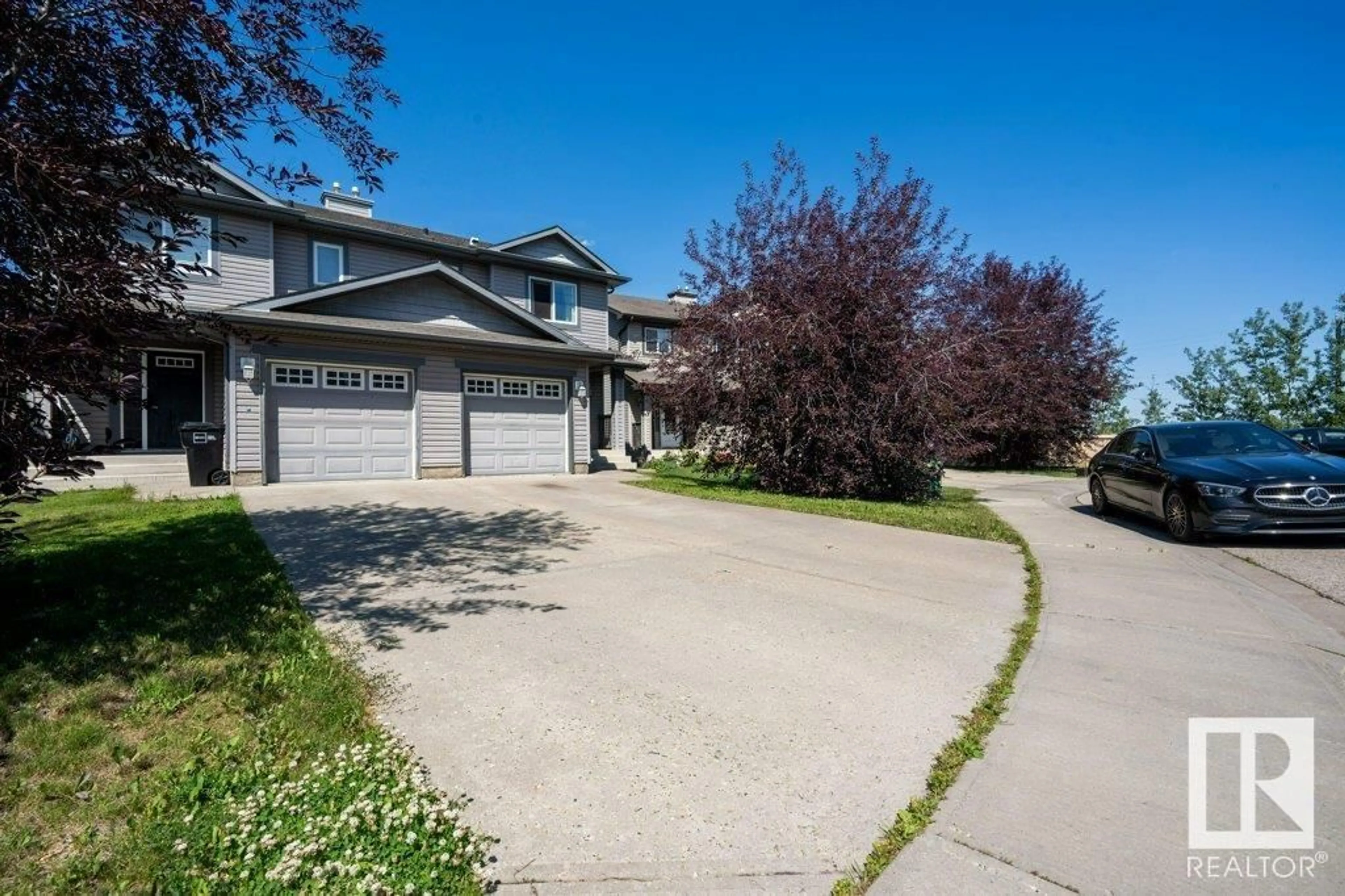 A pic from outside/outdoor area/front of a property/back of a property/a pic from drone, street for 2134 HAMMOND CO NW, Edmonton Alberta T6M0J1