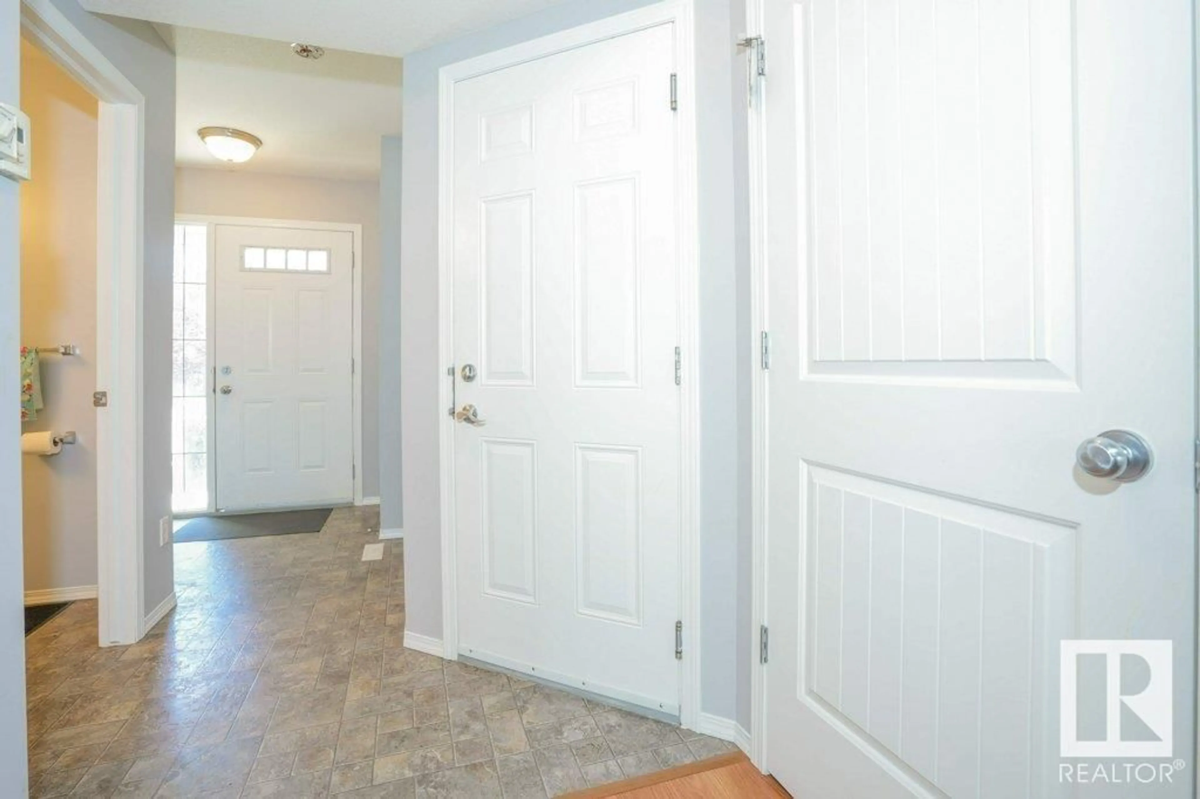 Indoor entryway for 2134 HAMMOND CO NW, Edmonton Alberta T6M0J1