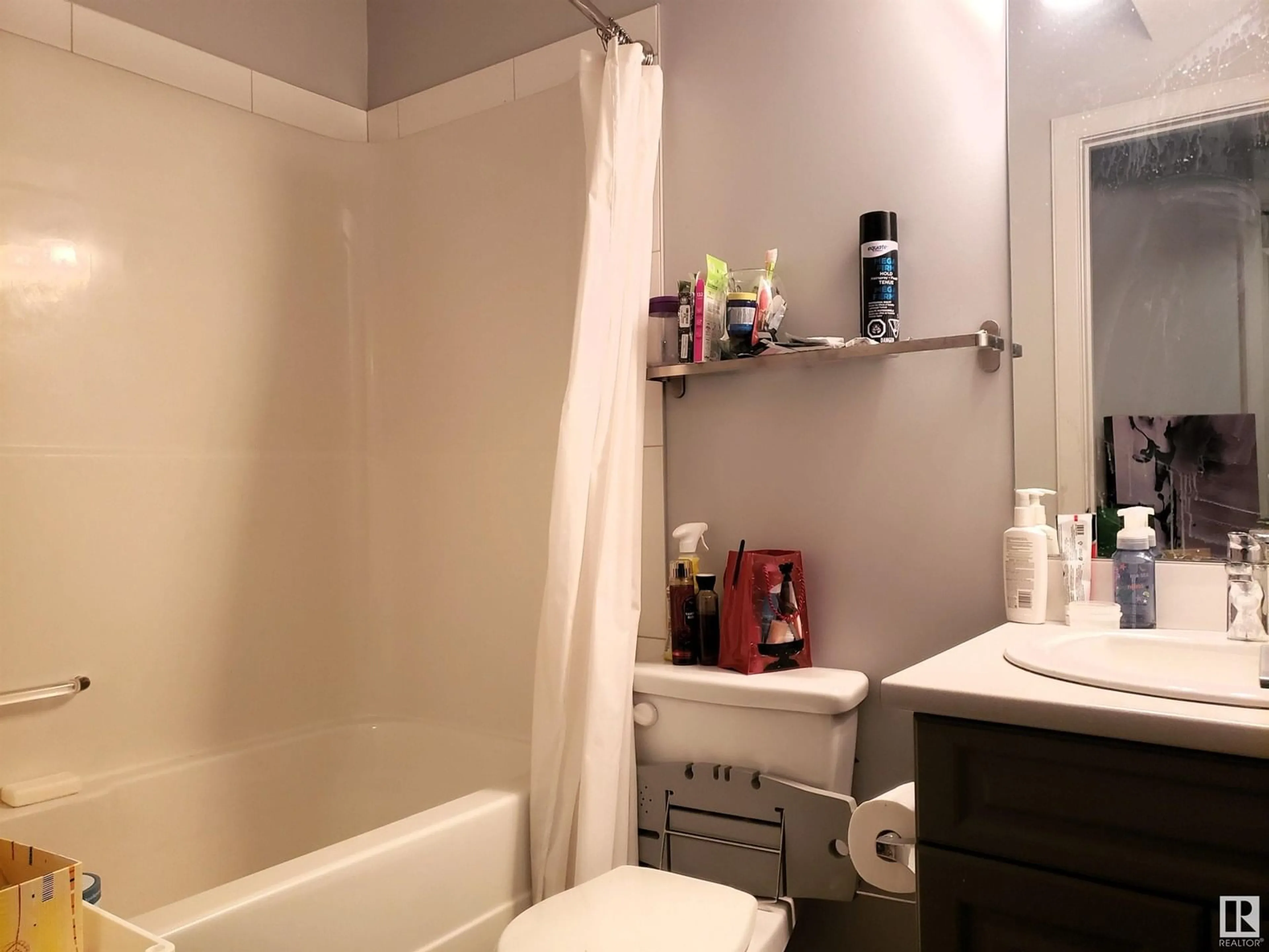 A pic of a room for 12325 122 AV, Edmonton Alberta T5L2Z8