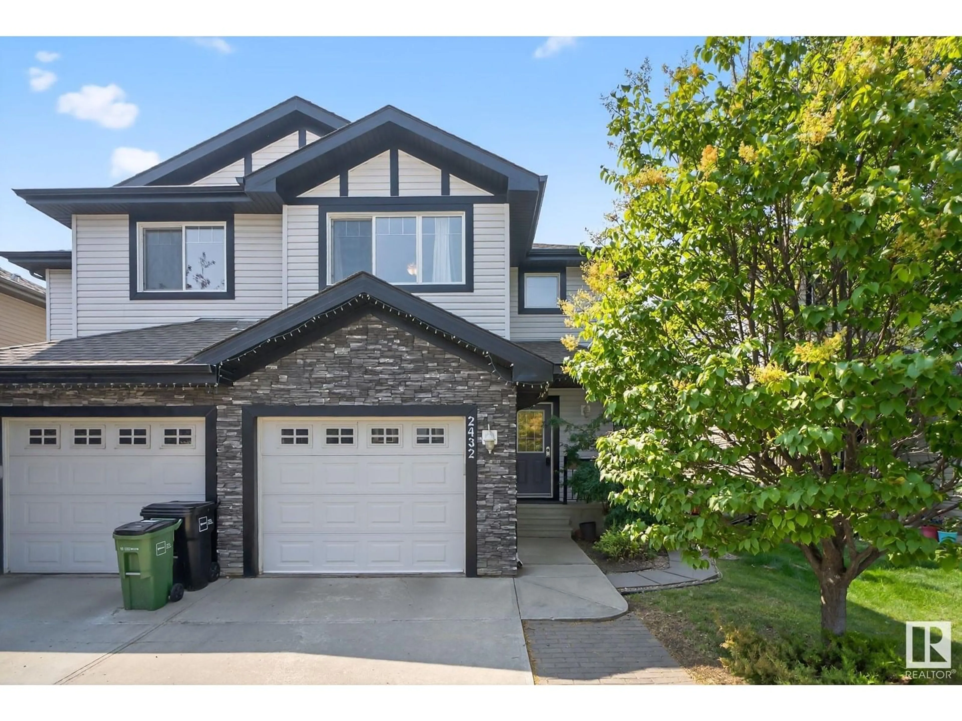 A pic from outside/outdoor area/front of a property/back of a property/a pic from drone, street for 2432 CASSELMAN CR, Edmonton Alberta T6W0W2