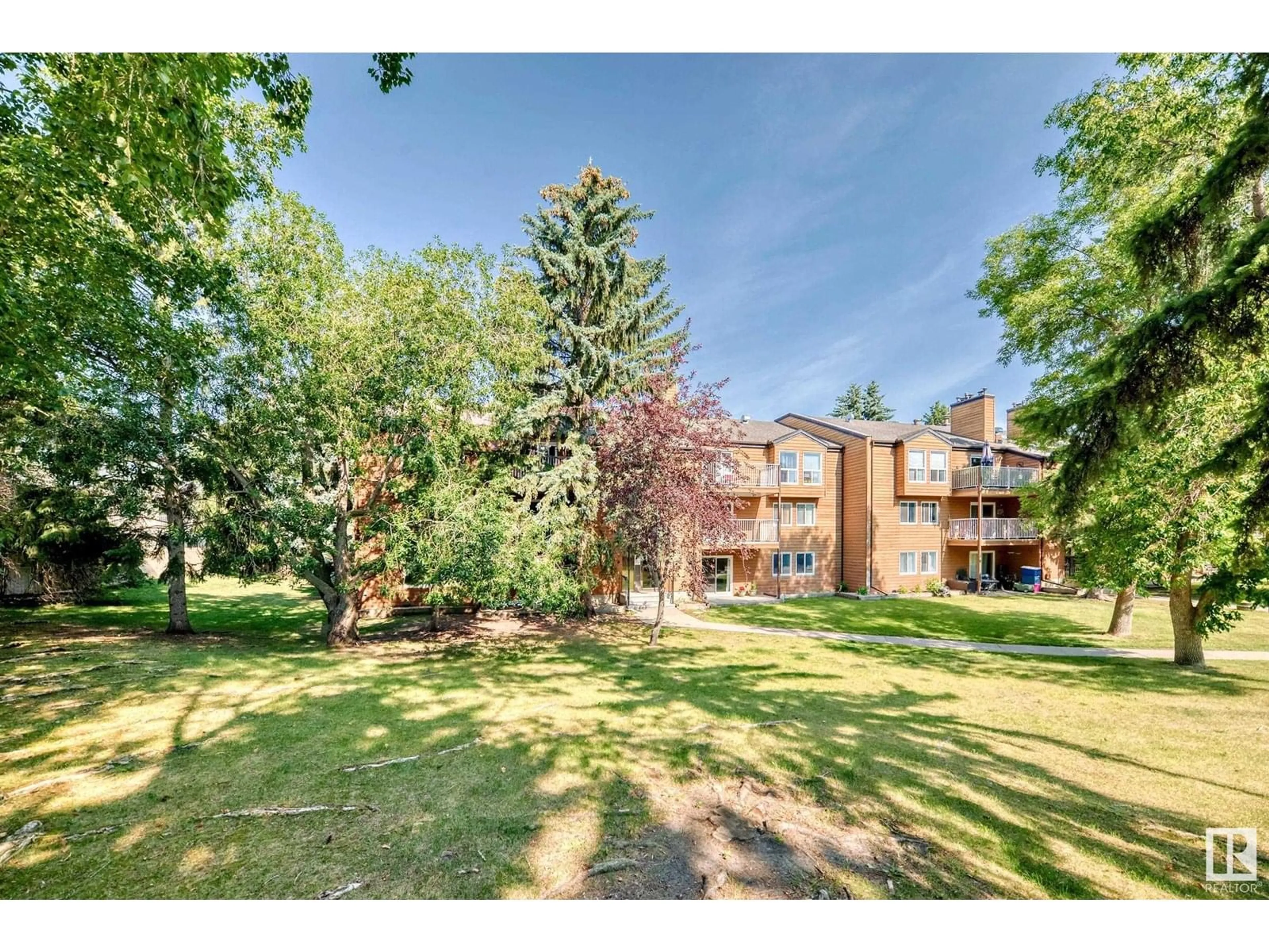 A pic from outside/outdoor area/front of a property/back of a property/a pic from drone, unknown for 201 ALPINE PL, St. Albert Alberta T8N3Y2