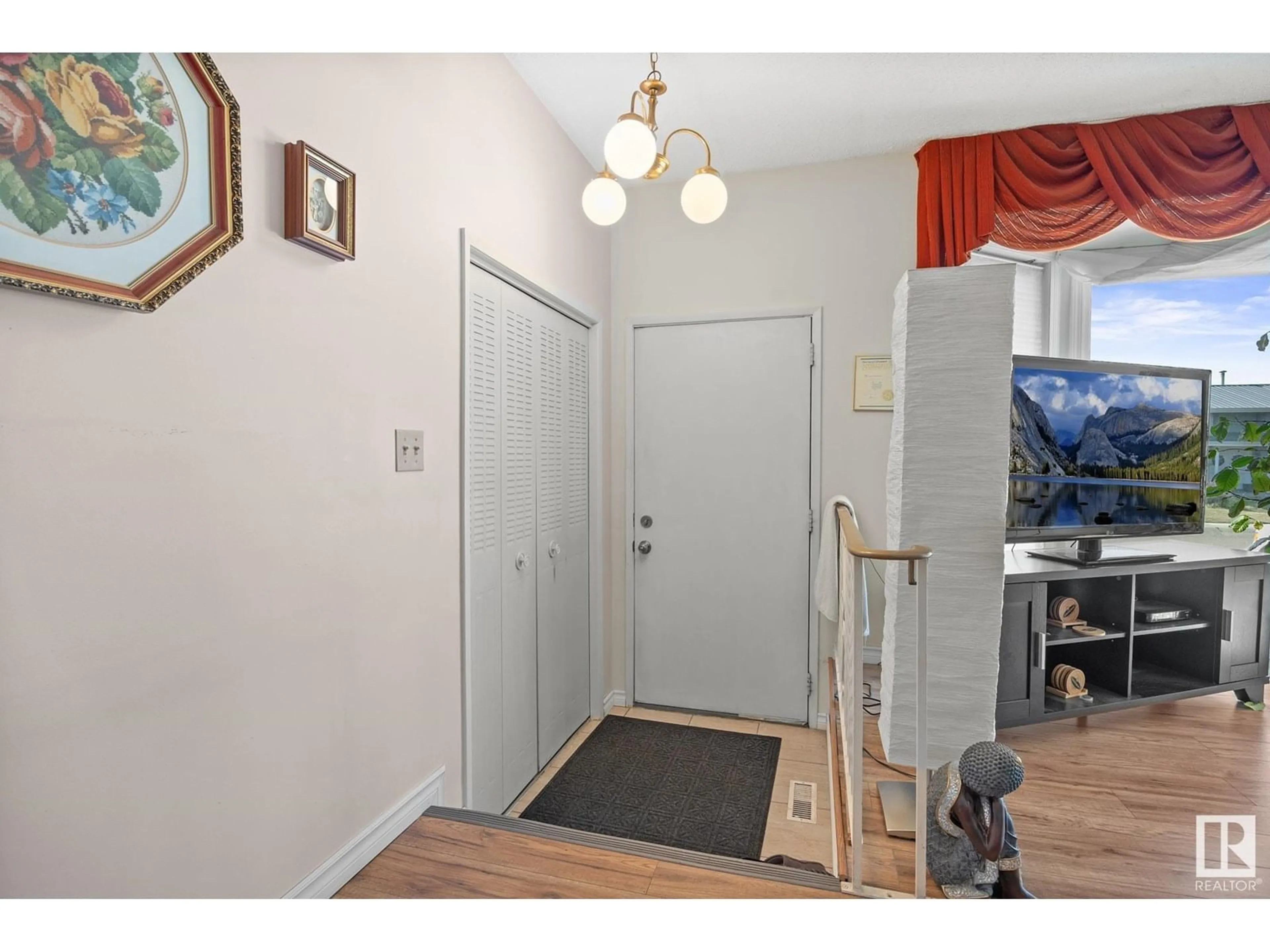 Indoor entryway for 4112 136 AV, Edmonton Alberta T5A2W8