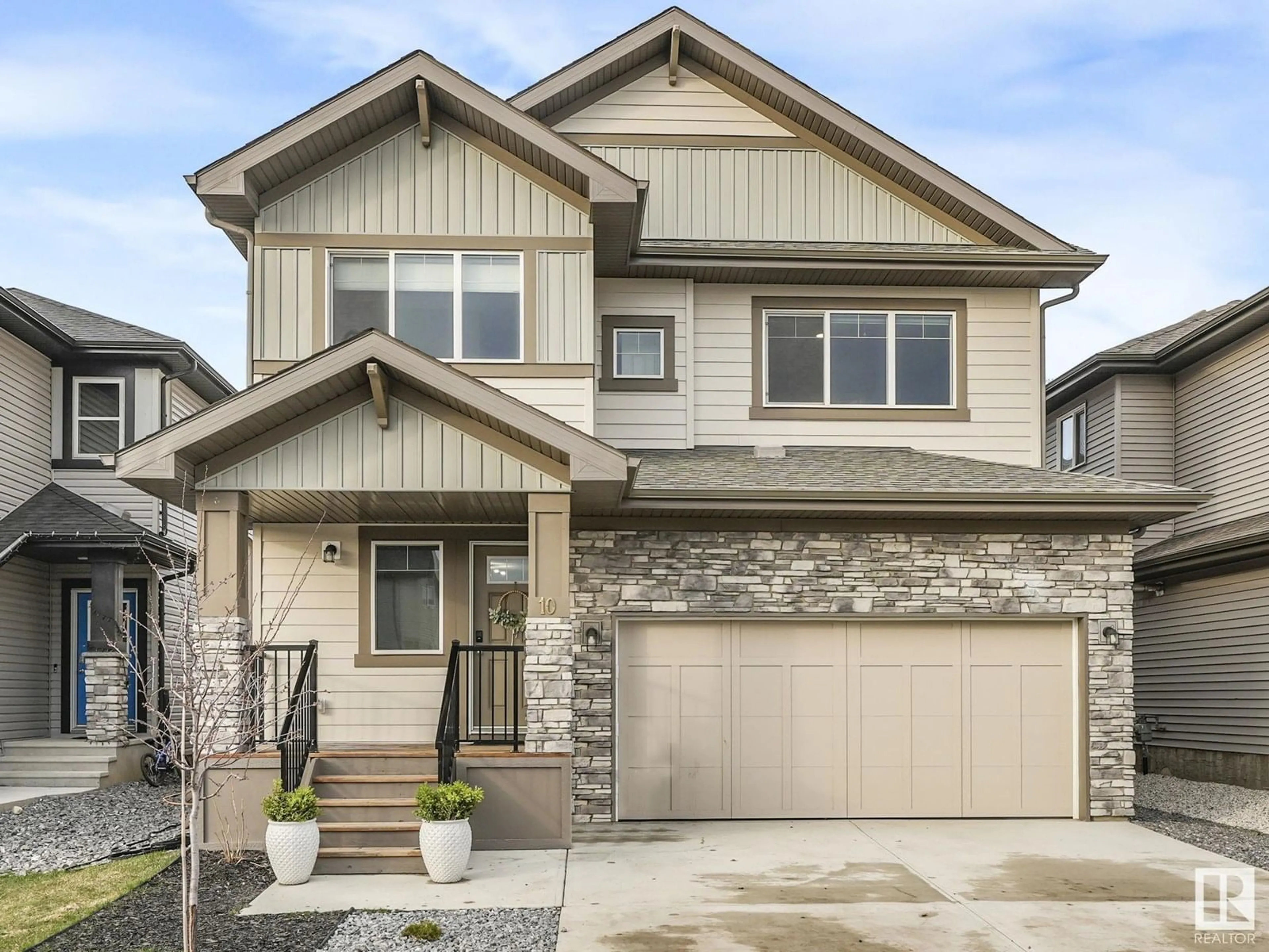 Home with vinyl exterior material, street for 10 AUTUMNWOOD CR, Spruce Grove Alberta T7X0J3