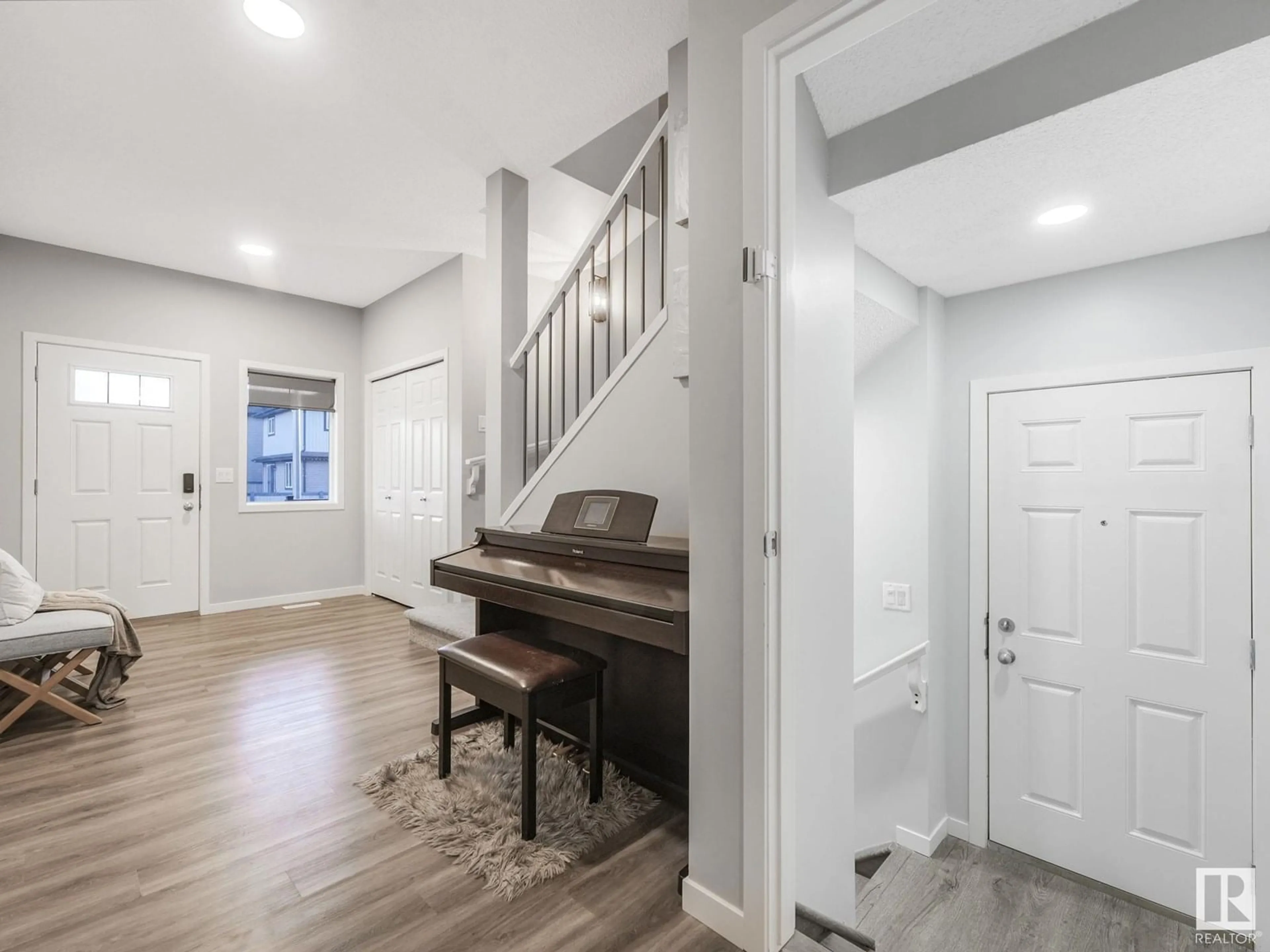 Indoor entryway for 10 AUTUMNWOOD CR, Spruce Grove Alberta T7X0J3