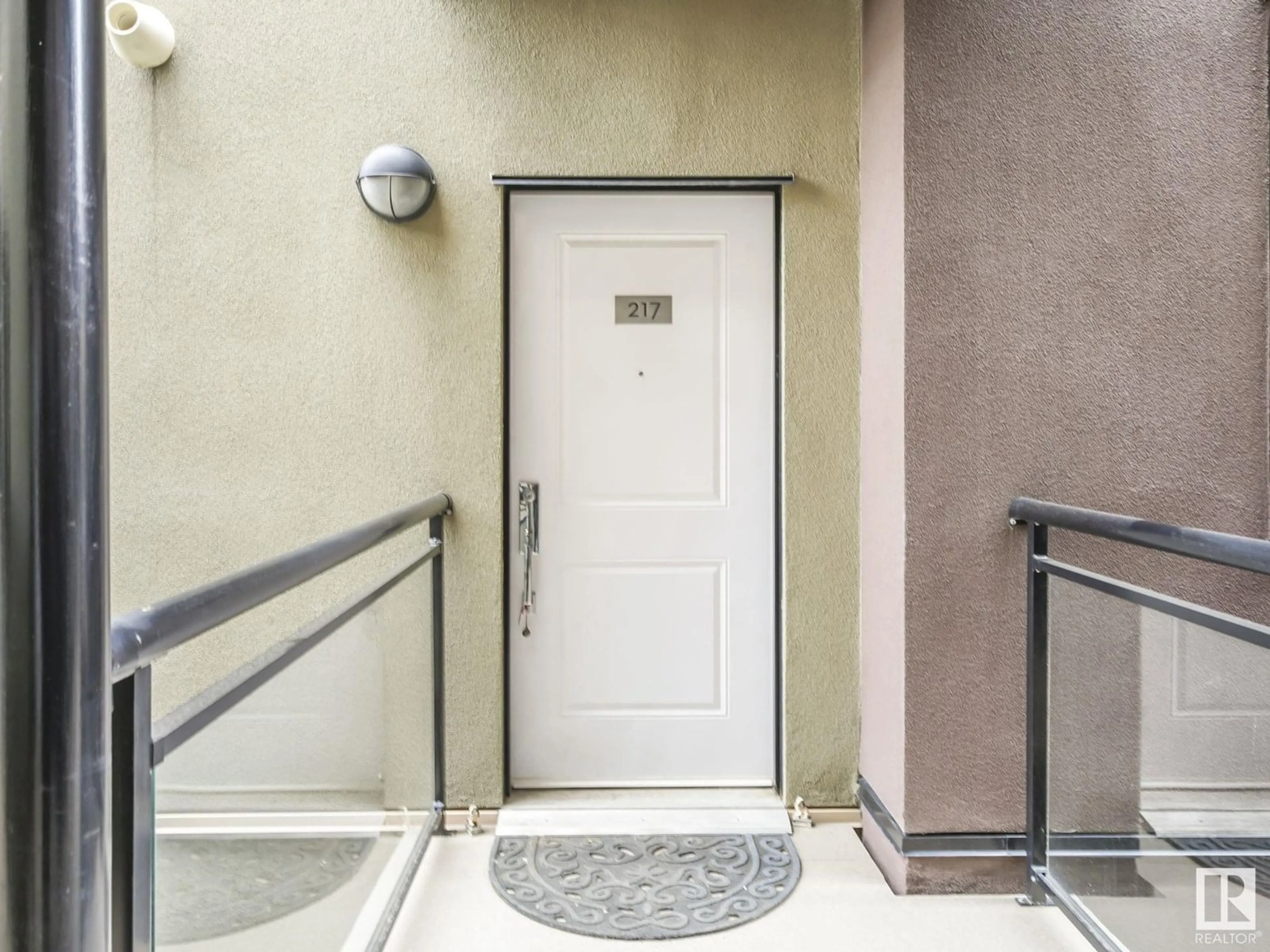 Indoor entryway for 217 - 10811 72 AV, Edmonton Alberta T6E1A4