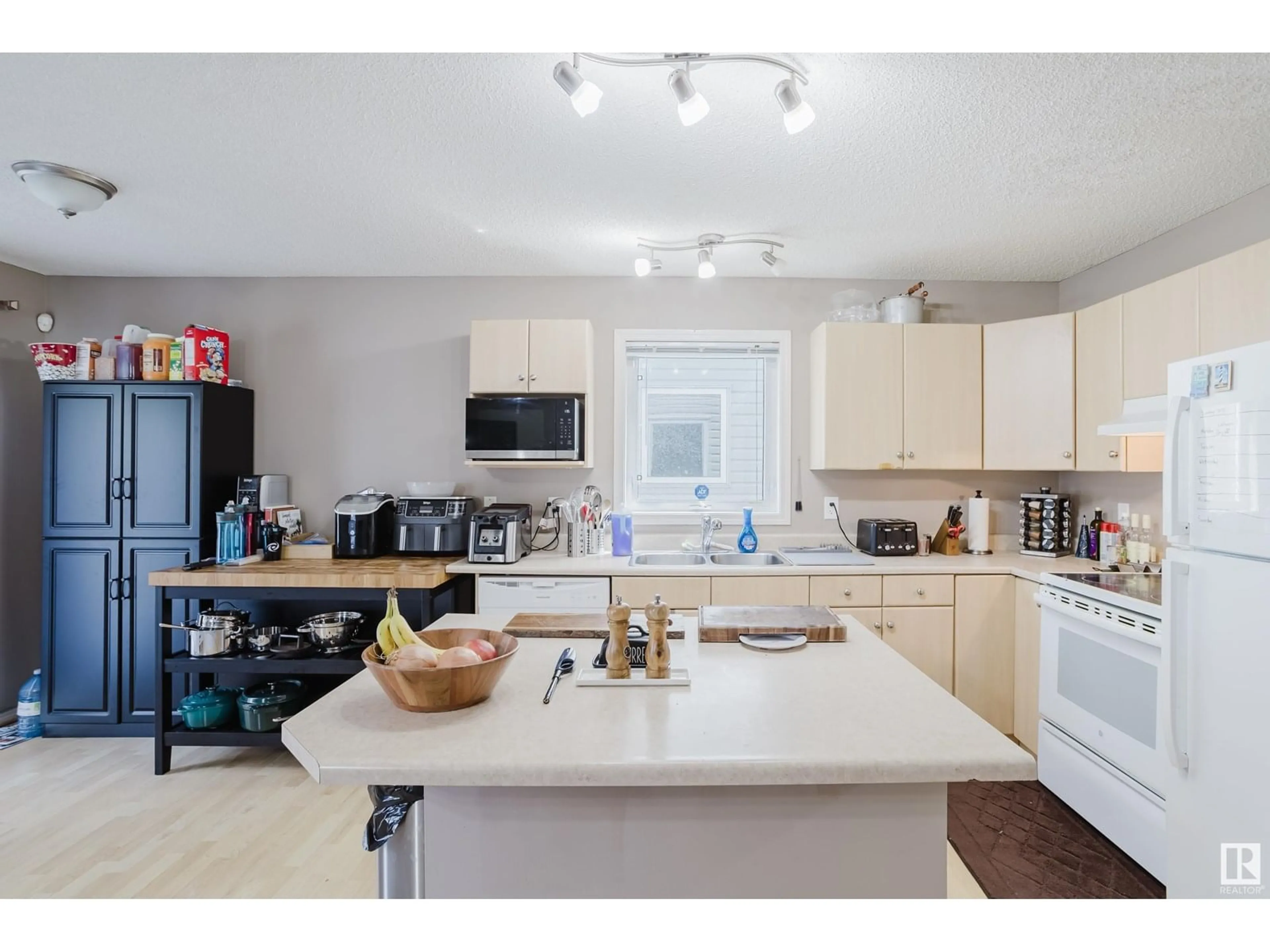 Open concept kitchen, unknown for #22 - 287 MACEWAN RD, Edmonton Alberta T6W1T4