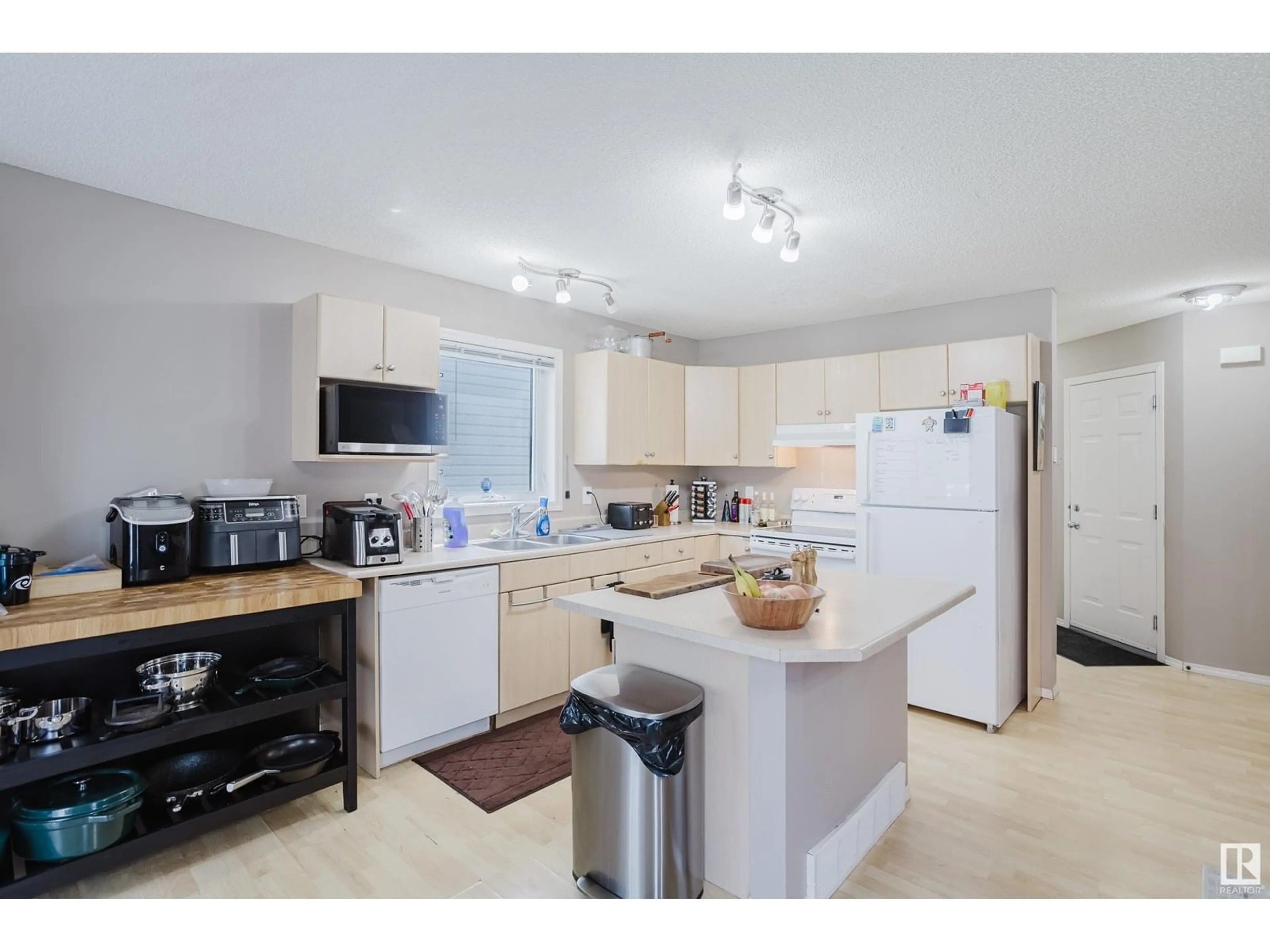 Standard kitchen, unknown for #22 - 287 MACEWAN RD, Edmonton Alberta T6W1T4