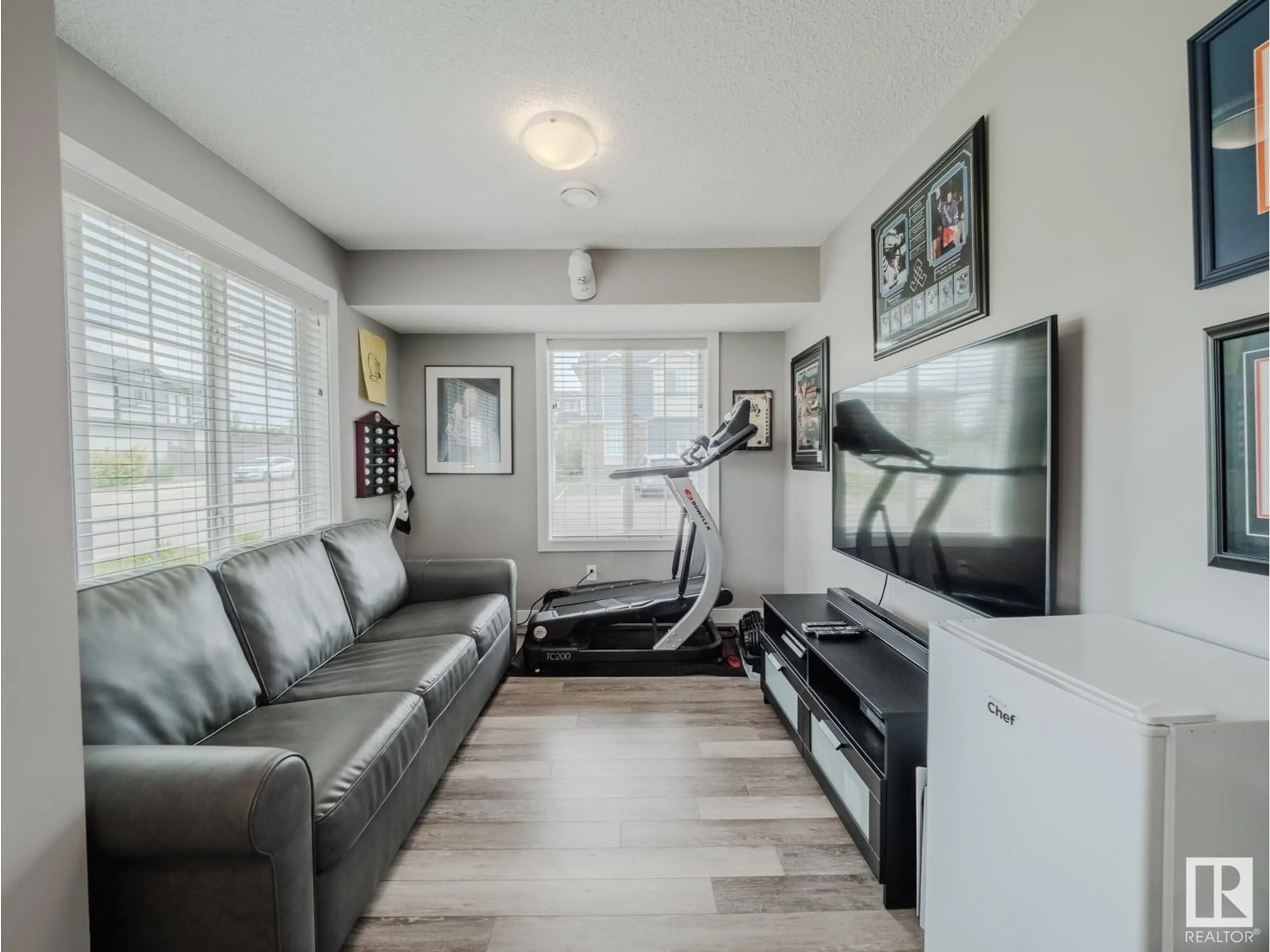 Living room with furniture, unknown for 20 - 23 AUGUSTINE CR, Sherwood Park Alberta T8H0Z8