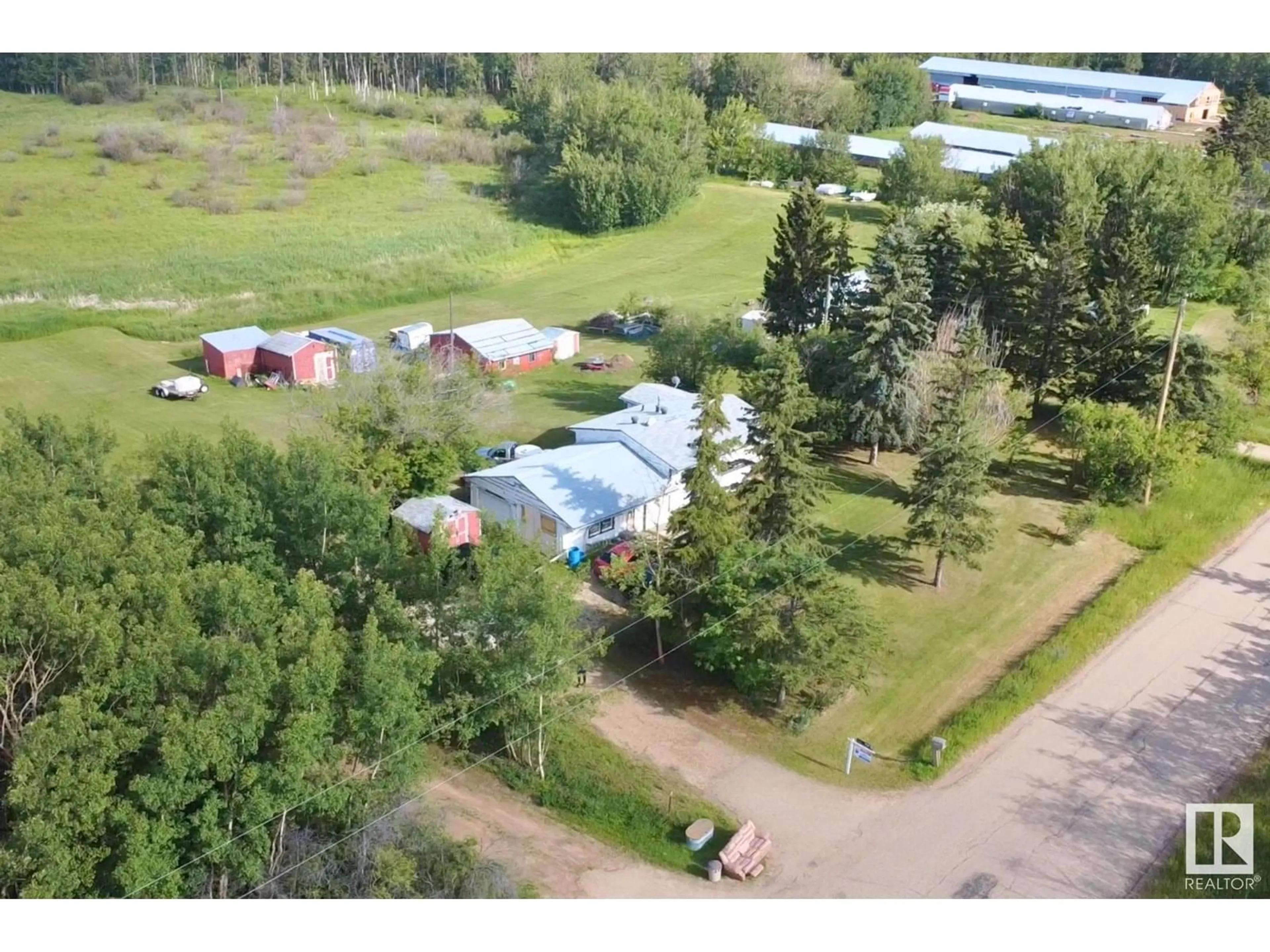 A pic from outside/outdoor area/front of a property/back of a property/a pic from drone, unknown for 53045 RGE ROAD 215, Rural Strathcona County Alberta T8A2E5