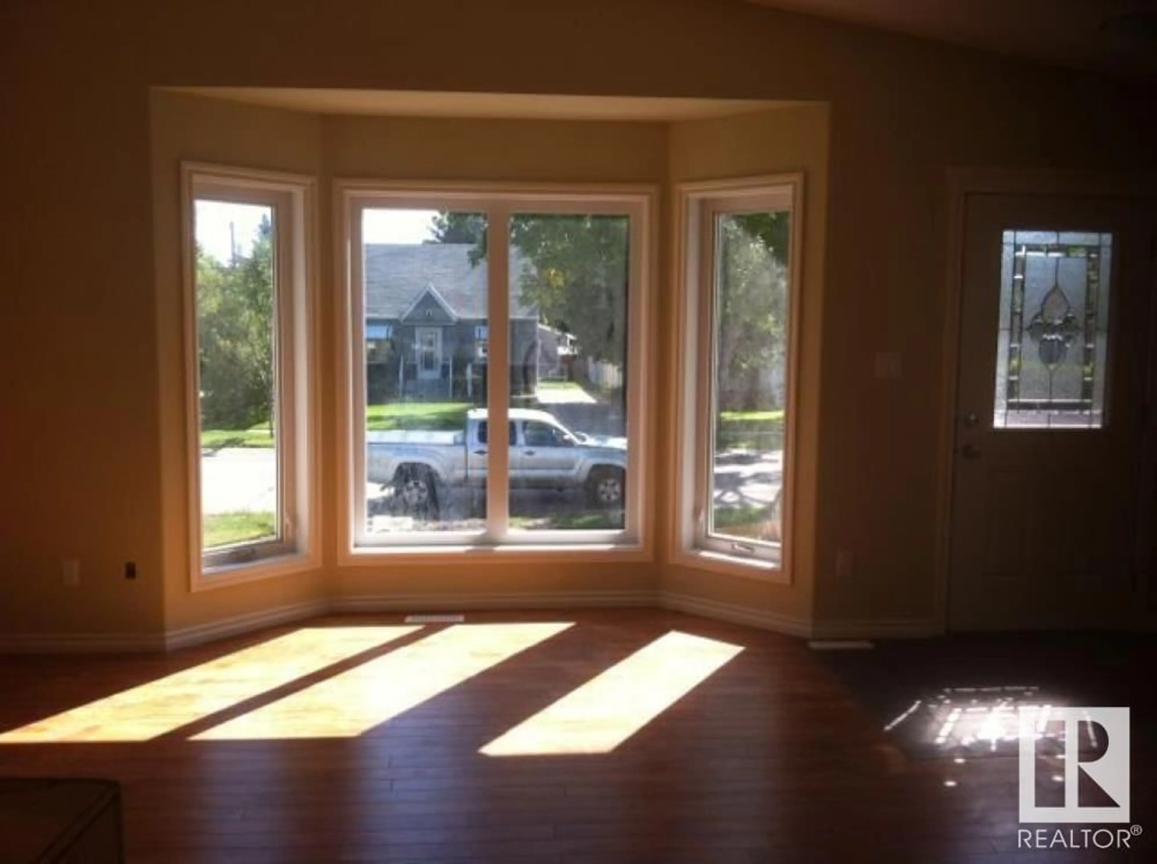 A pic of a room for NW - 12124 122 ST, Edmonton Alberta T5L0C8