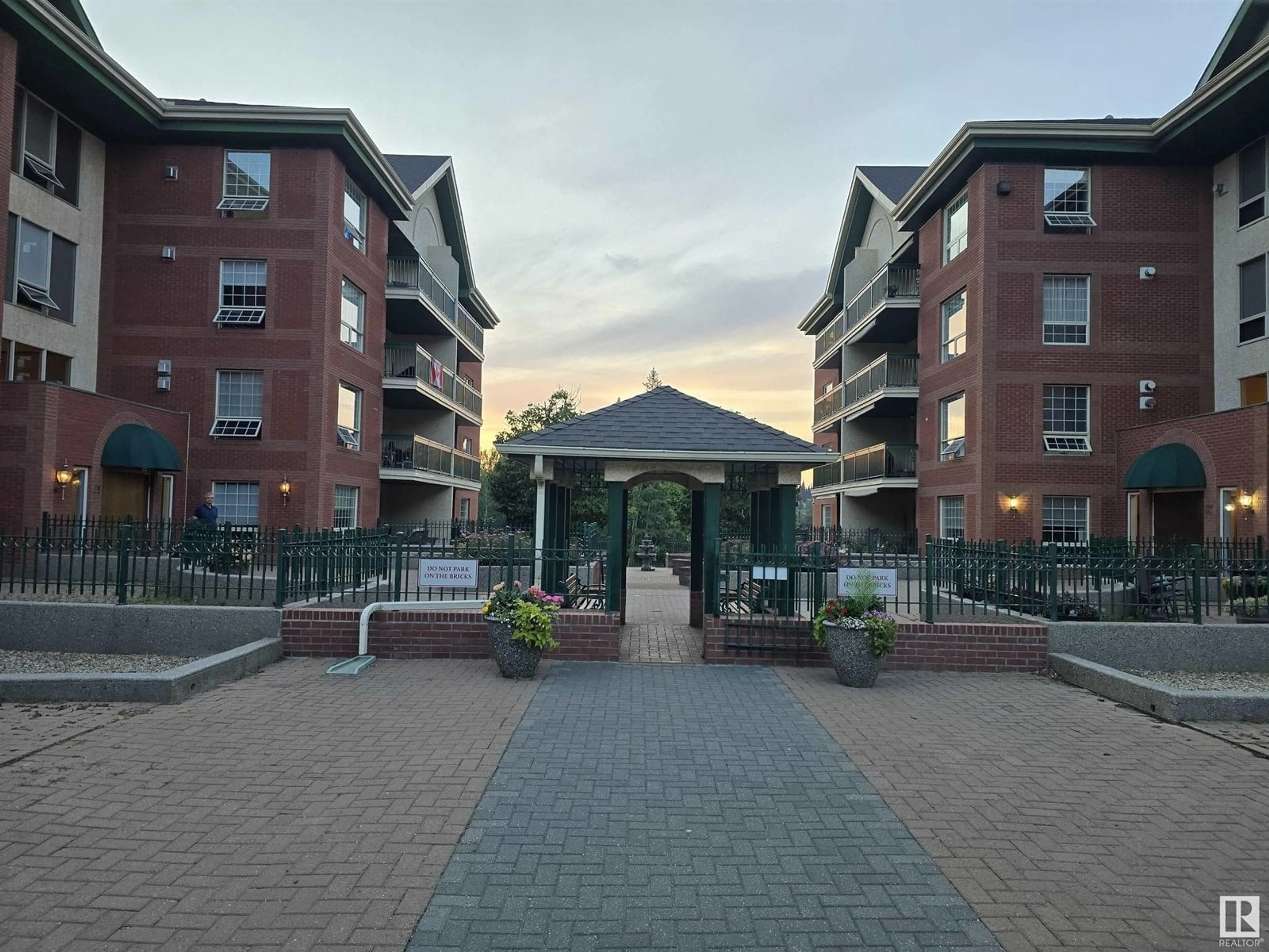 A pic from outside/outdoor area/front of a property/back of a property/a pic from drone, unknown for 405 SIR WINSTON CHURCHILL AV, St. Albert Alberta T8N0G3