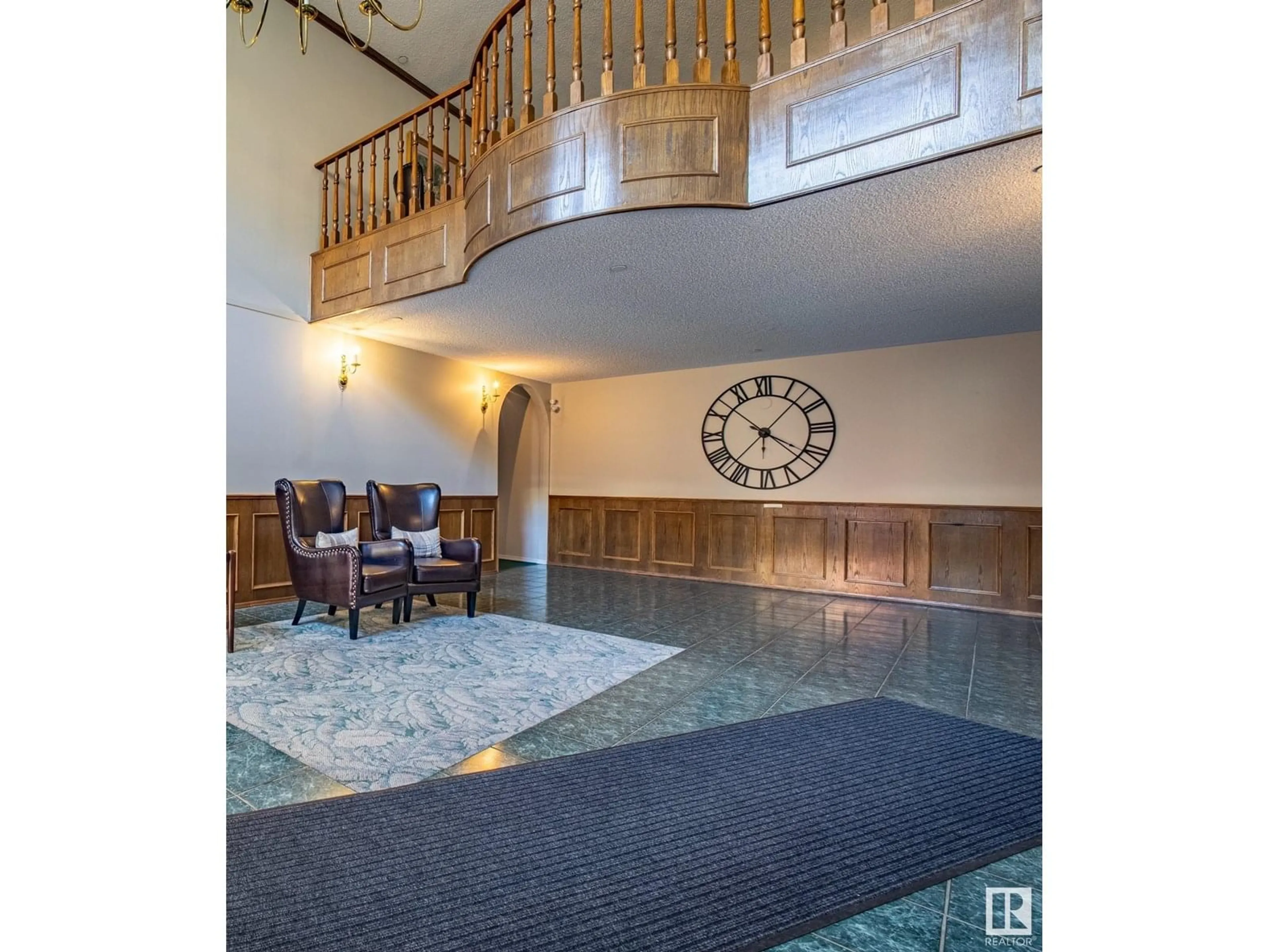 Indoor foyer for 405 SIR WINSTON CHURCHILL AV, St. Albert Alberta T8N0G3