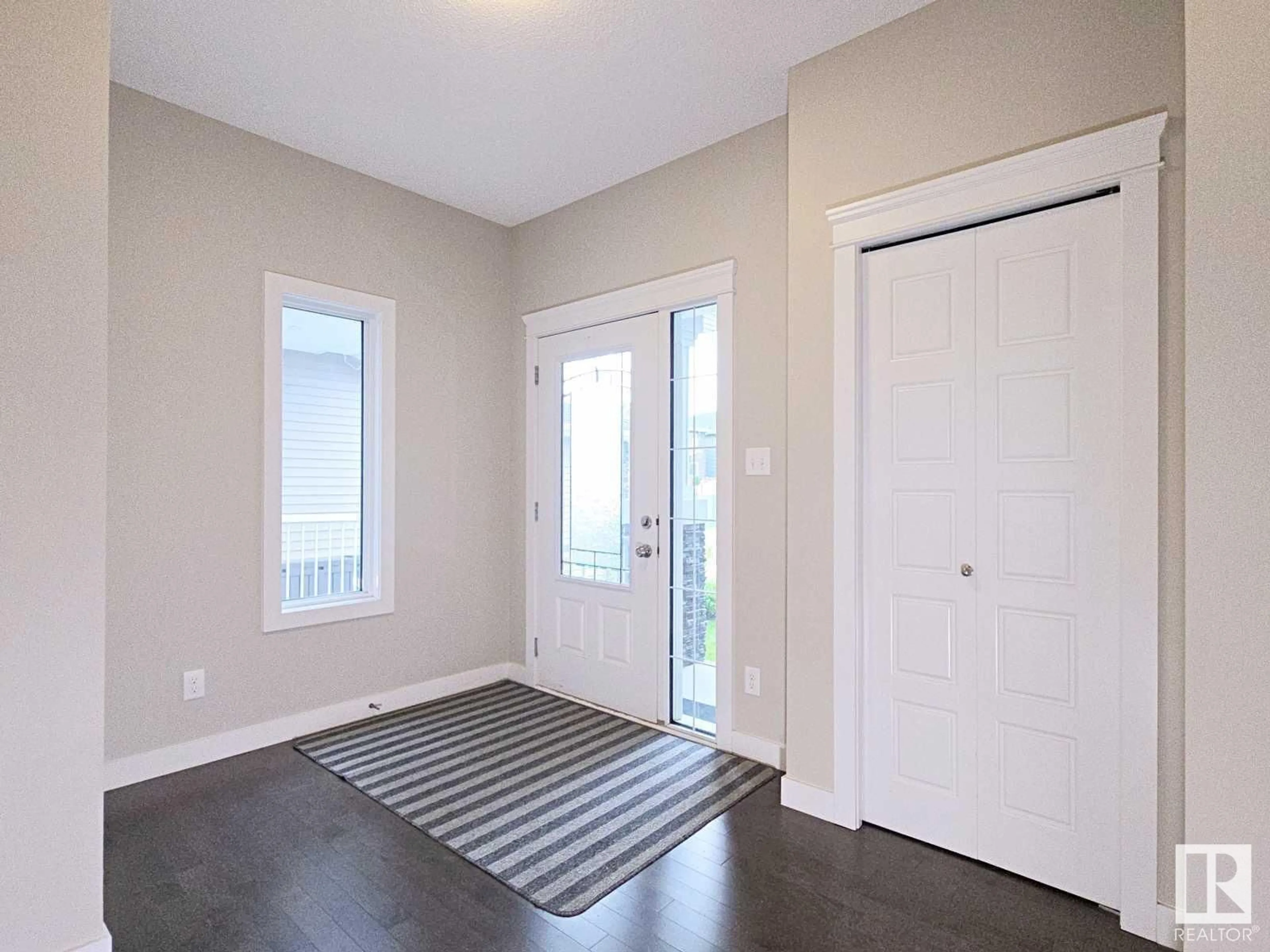 Indoor entryway for 16707 18 AV, Edmonton Alberta T6W3C5