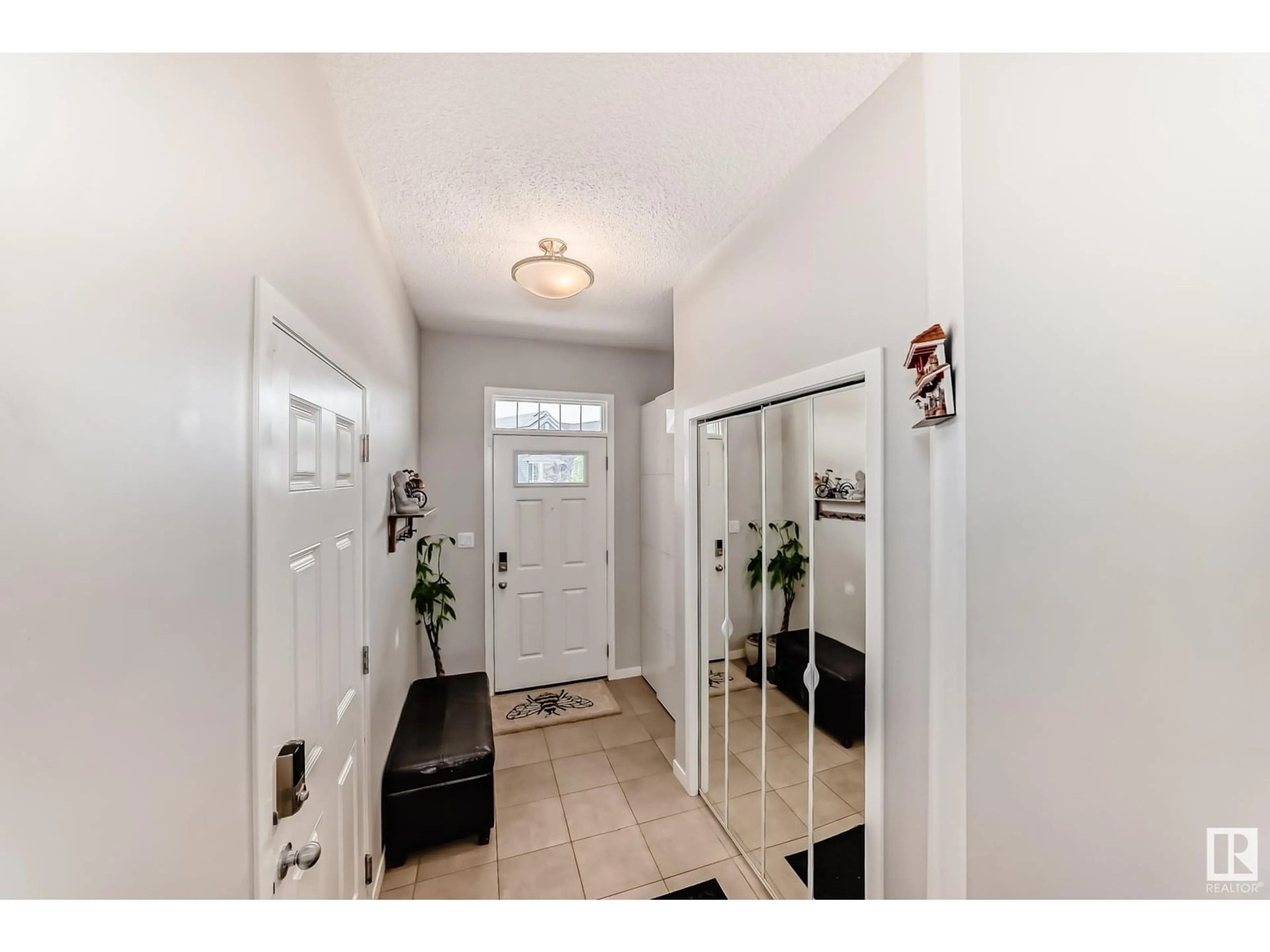 Indoor entryway for 2333 82 ST, Edmonton Alberta T6X2J7