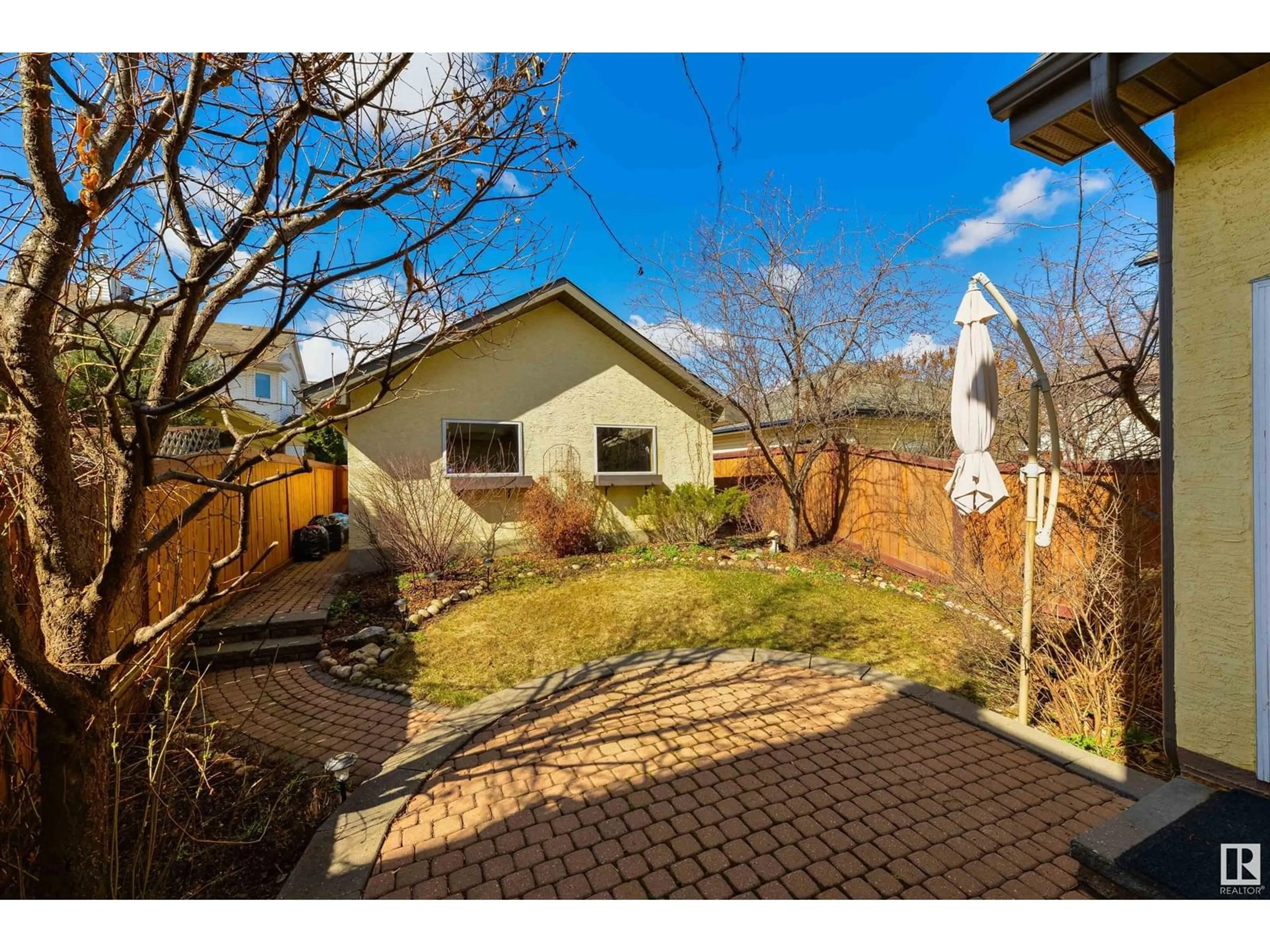 A pic from outside/outdoor area/front of a property/back of a property/a pic from drone, street for NW - 10072 90 ST, Edmonton Alberta T5H4P2