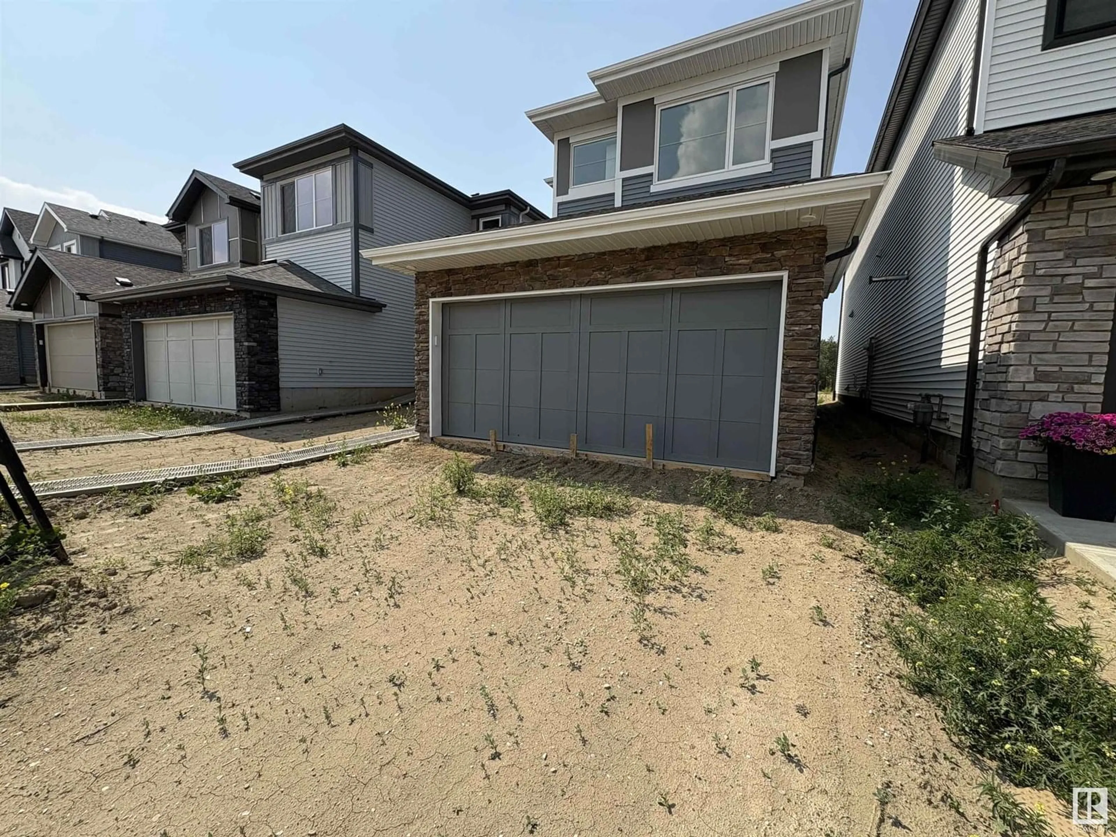 A pic from outside/outdoor area/front of a property/back of a property/a pic from drone, street for 637 KINGLET BV, Edmonton Alberta T5S0S8