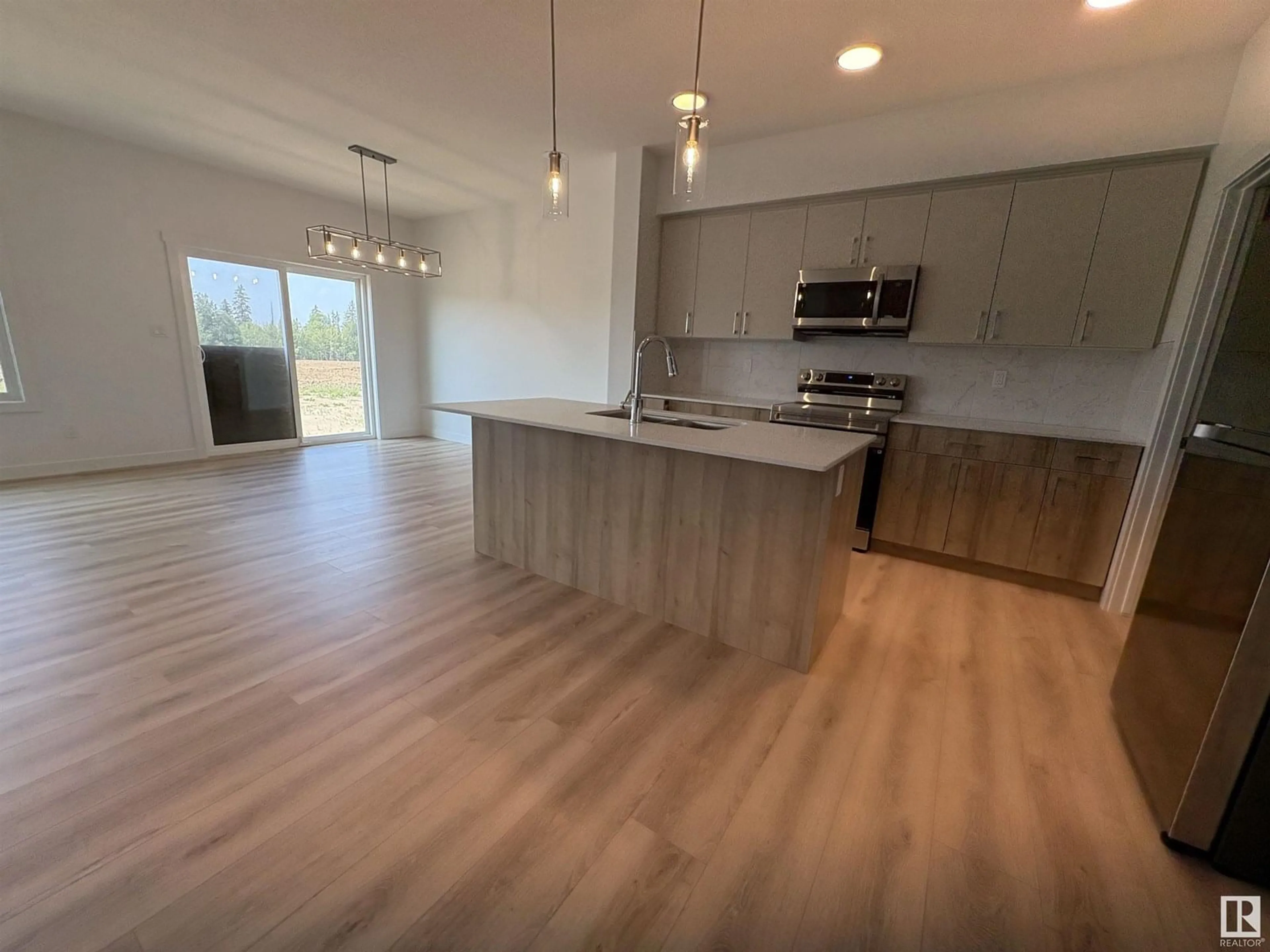 Open concept kitchen, wood/laminate floor for 637 KINGLET BV, Edmonton Alberta T5S0S8