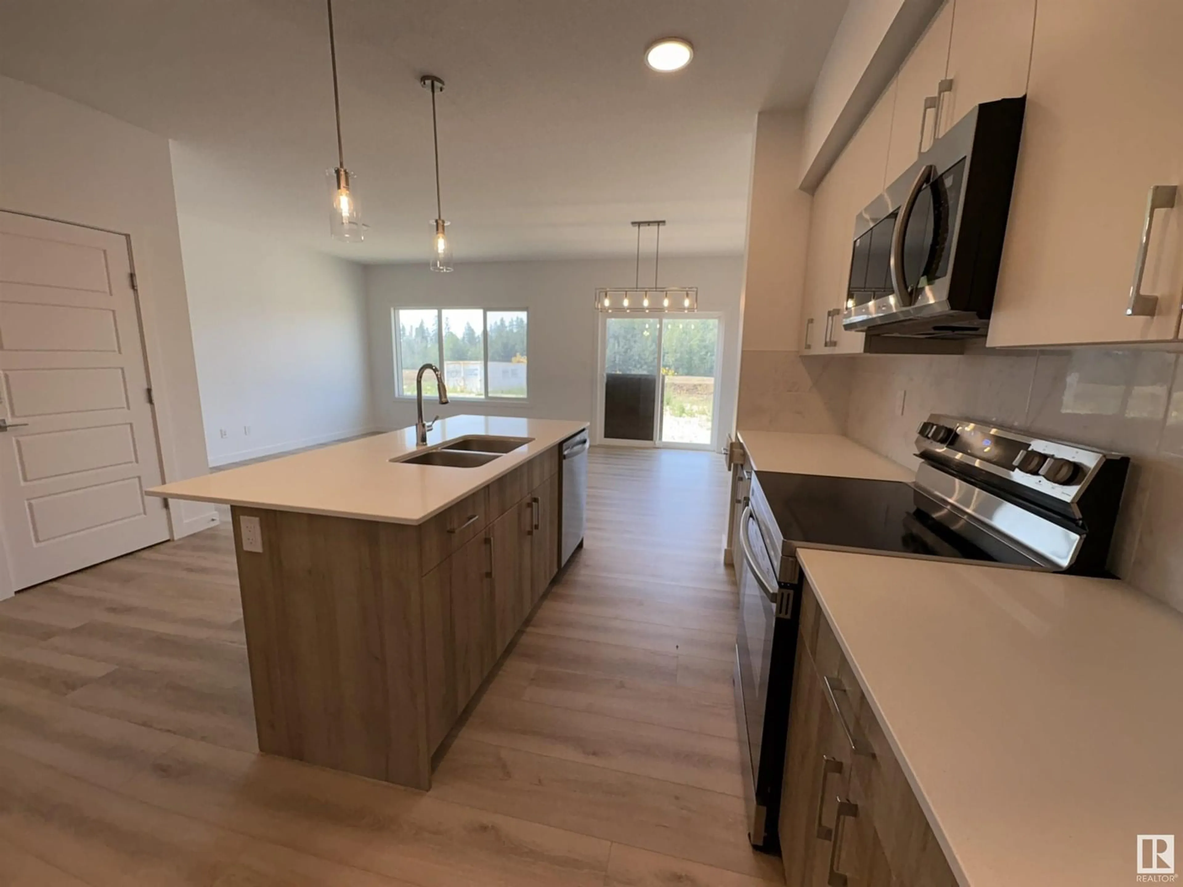 Open concept kitchen, unknown for 637 KINGLET BV, Edmonton Alberta T5S0S8