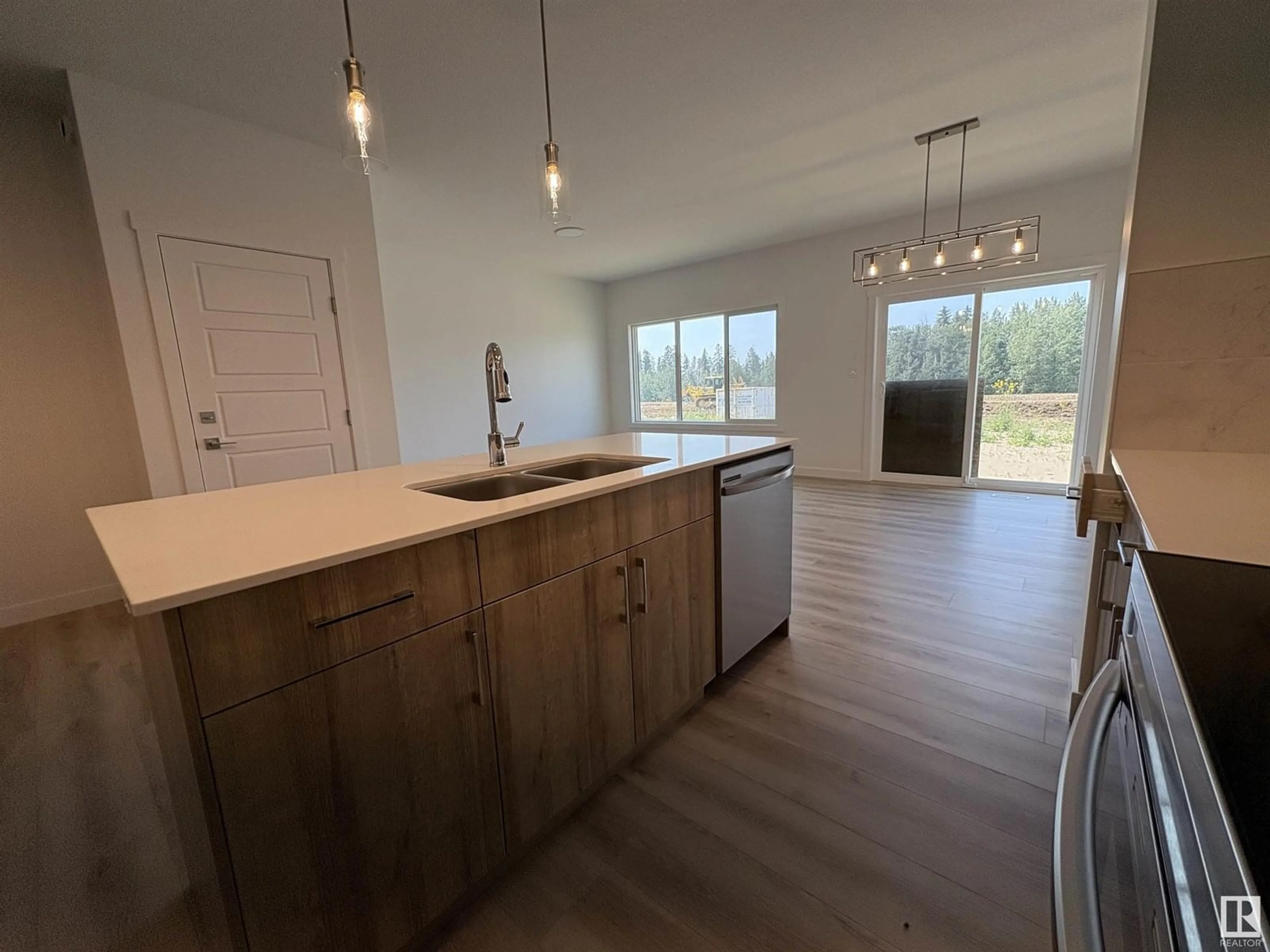 Open concept kitchen, unknown for 637 KINGLET BV, Edmonton Alberta T5S0S8
