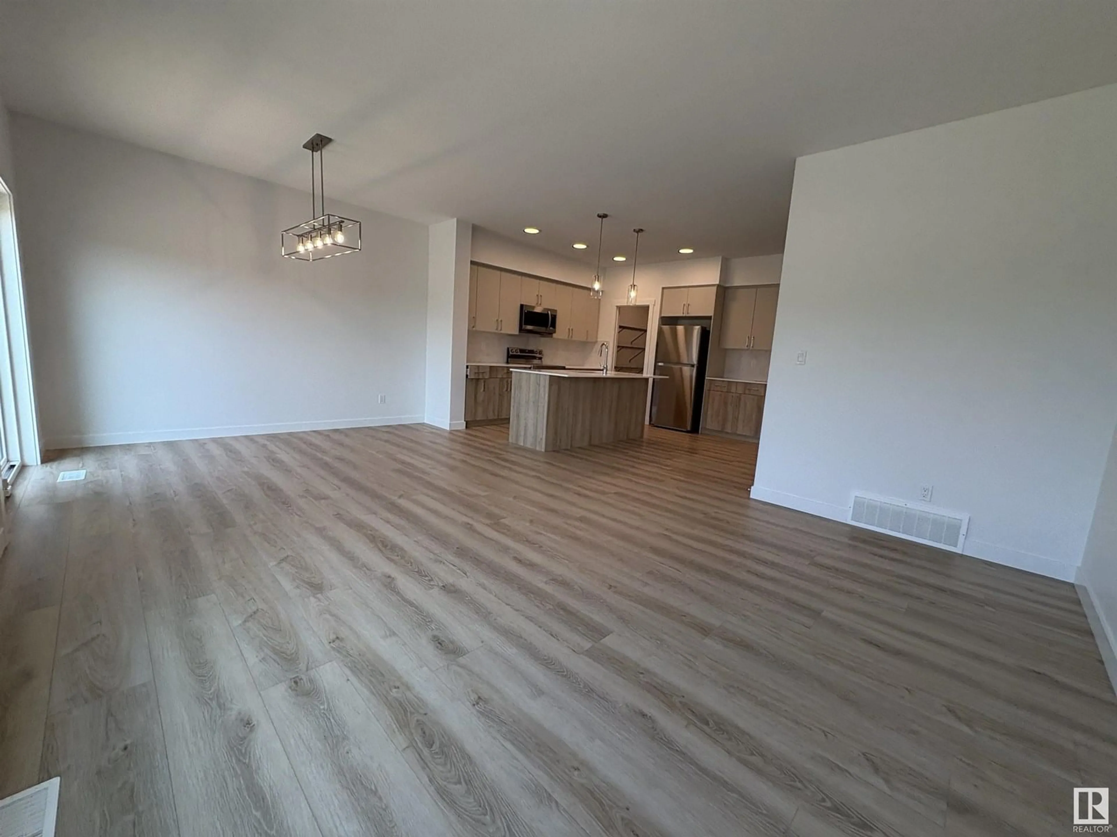 A pic of a room for 637 KINGLET BV, Edmonton Alberta T5S0S8