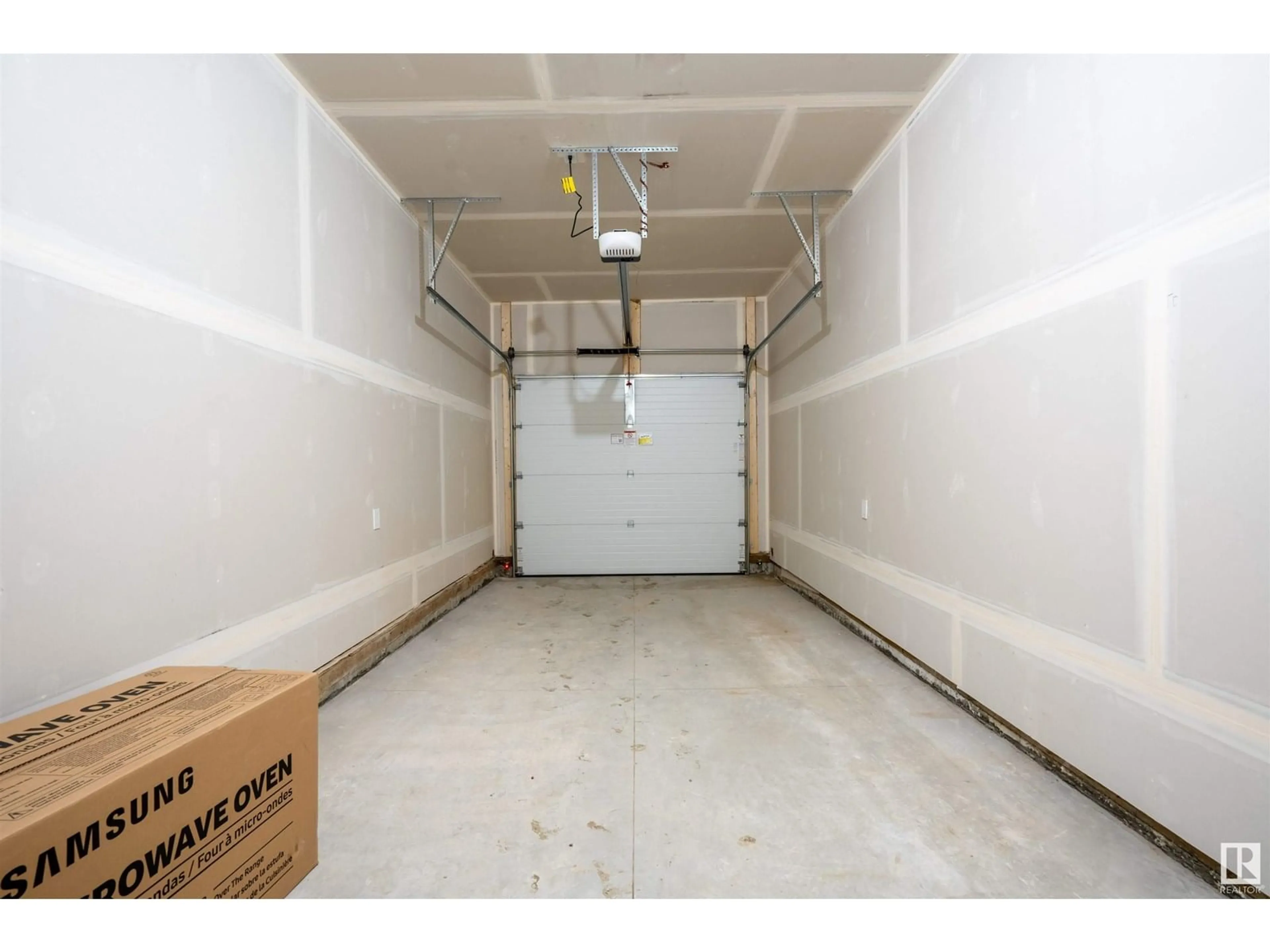 Indoor garage for 56 - 2710 66 ST, Edmonton Alberta T6X3H4