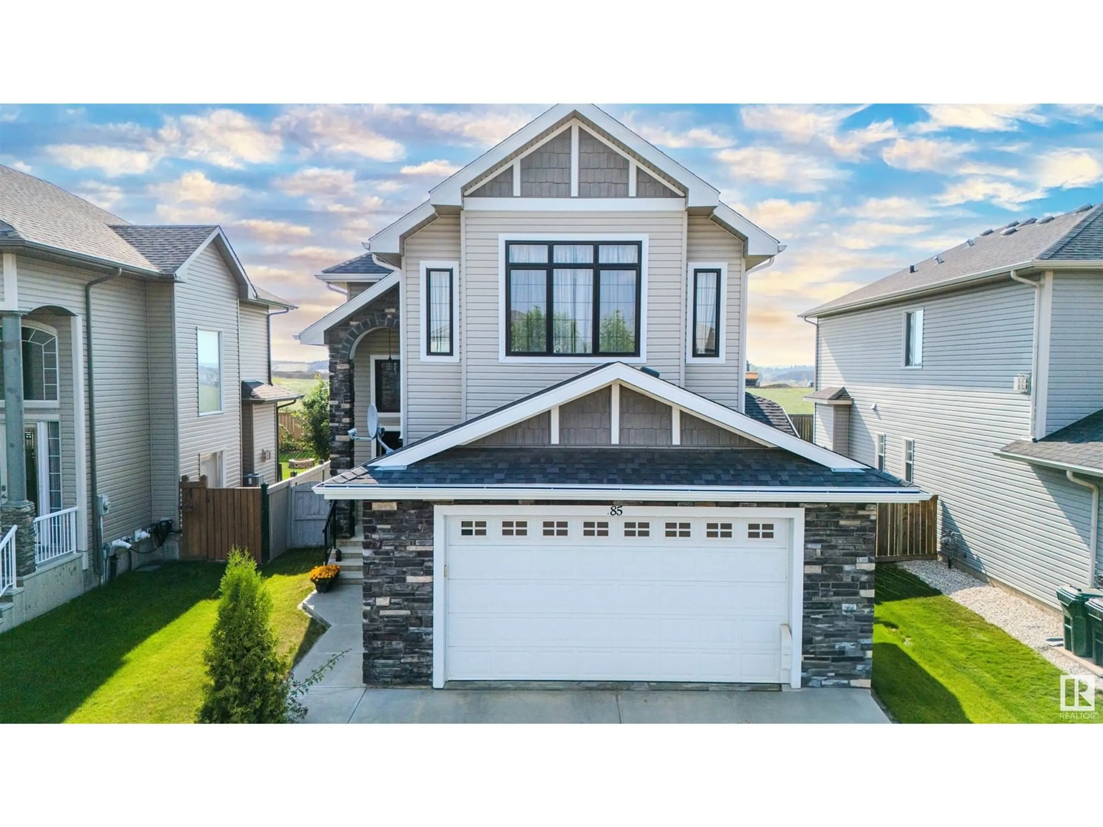 Home with vinyl exterior material, street for 85 LAMPLIGHT DR, Spruce Grove Alberta T7X0G8