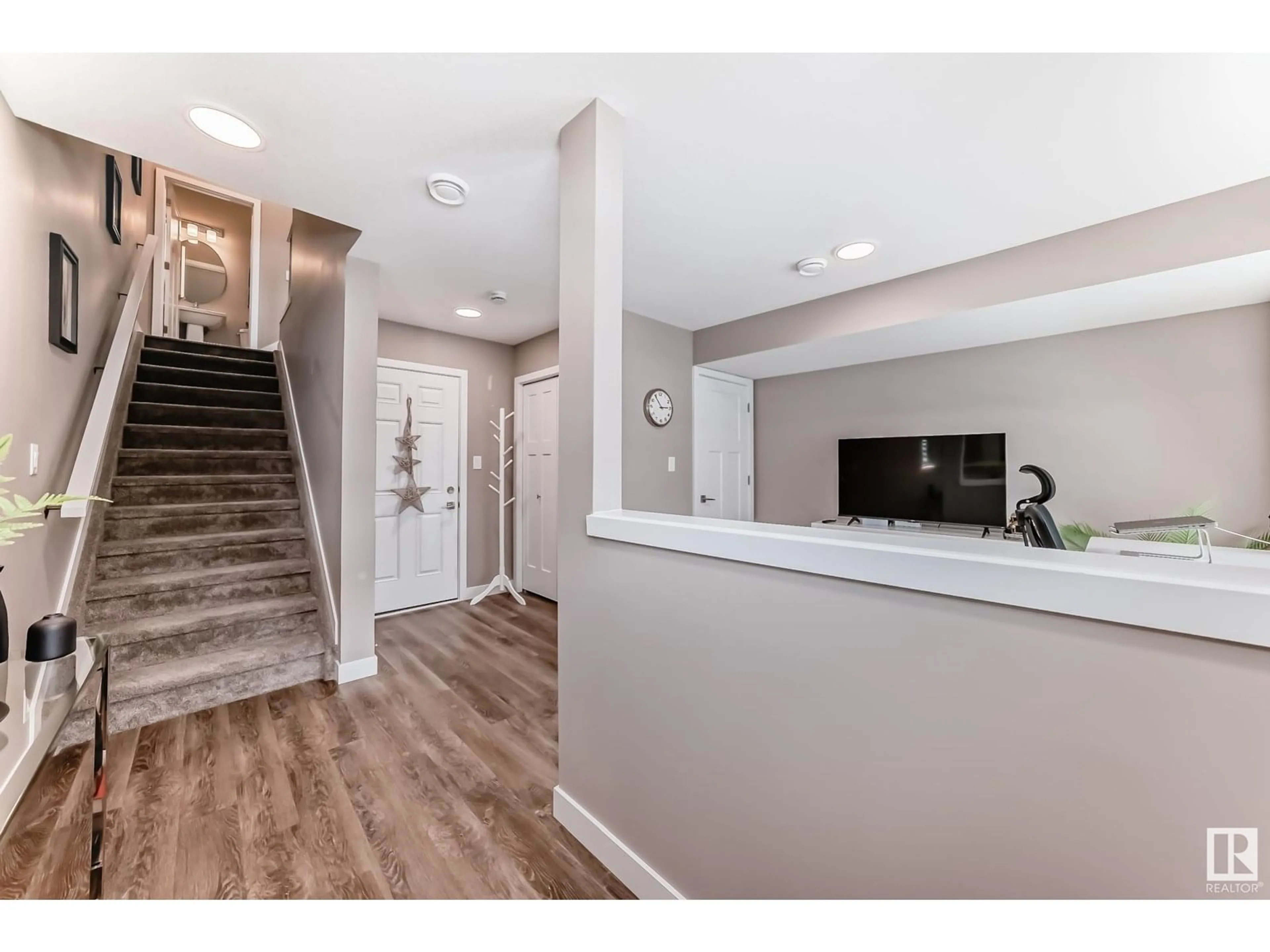 Indoor entryway for #102 - 17635 58 ST, Edmonton Alberta T5Y4C4